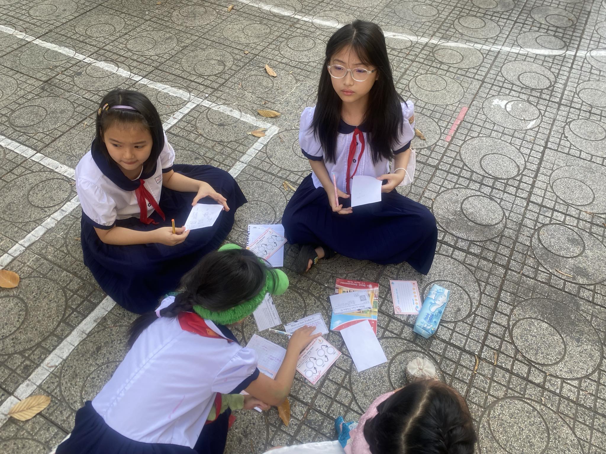 Giao bài tập Tết tạo áp lực vô hình cho học sinh - Ảnh 2.