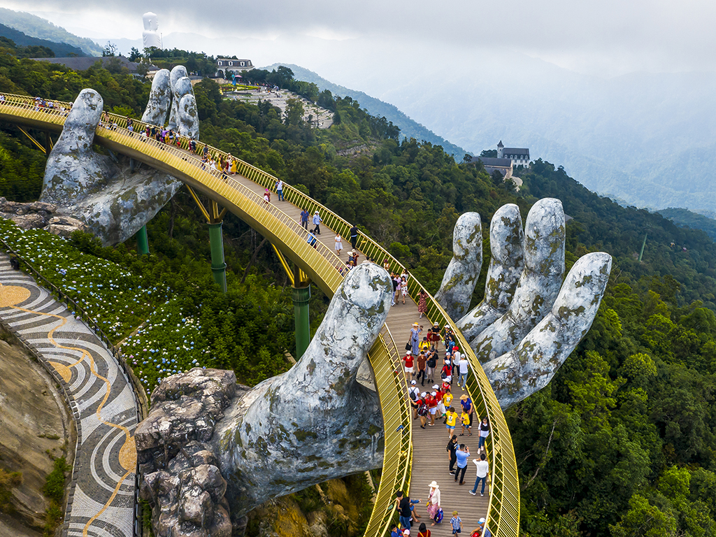 Đà Nẵng có xe buýt từ sân bay đi Bà Nà Hills- Ảnh 1.