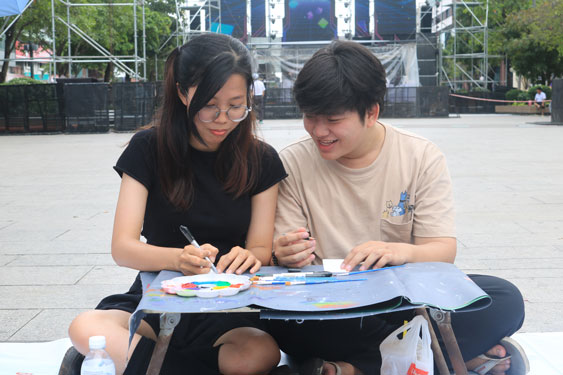 Thùy Dương và bạn trai xem tình yêu là điểm tựa để cùng nhau cố gắng sống tốt, làm nhiều điều có ích