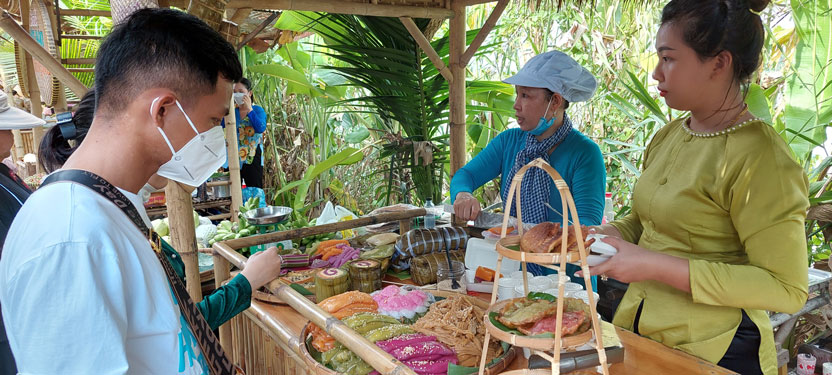 Đủ loại bánh hấp dẫn trong chợ