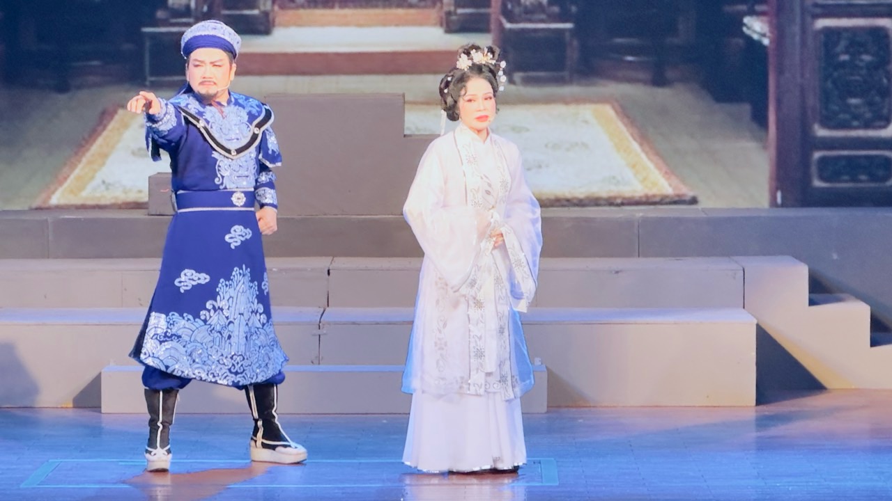 Ch&aacute;u đời thứ 6 Tổng đốc V&otilde; Duy Ninh tặng tư liệu qu&yacute; cho vở "Kh&uacute;c tr&aacute;ng ca th&agrave;nh Gia Định"- Ảnh 5.
