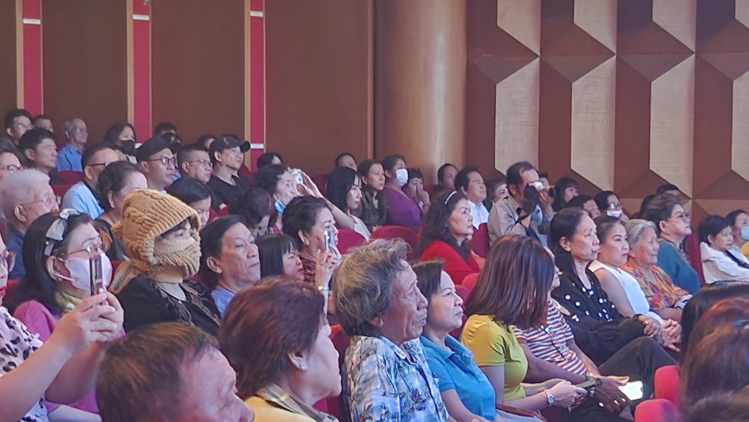 Ch&aacute;u đời thứ 6 Tổng đốc V&otilde; Duy Ninh tặng tư liệu qu&yacute; cho vở "Kh&uacute;c tr&aacute;ng ca th&agrave;nh Gia Định"- Ảnh 2.