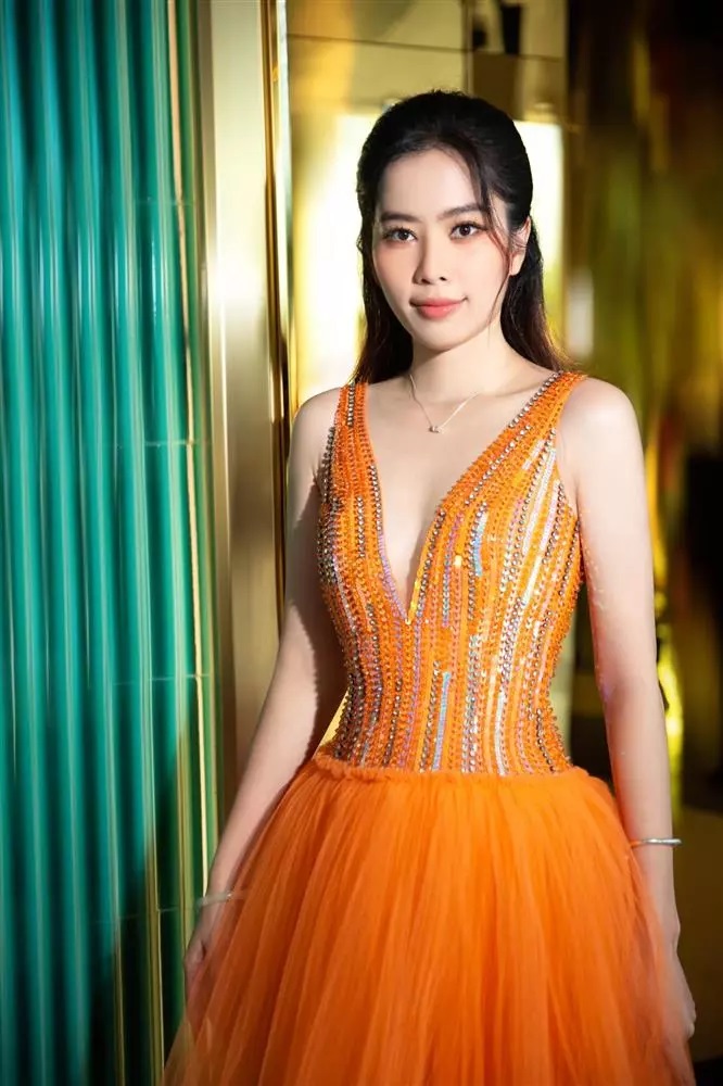 Nam Em cật lực chạy sô để trả nợ tiền tỉ
- Ảnh 1.