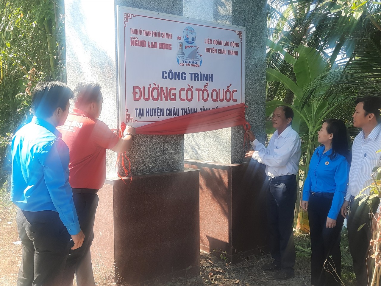 Kh&aacute;nh th&agrave;nh &ldquo;Đường cờ Tổ quốc&rdquo; ở Tiền Giang - Ảnh 1.