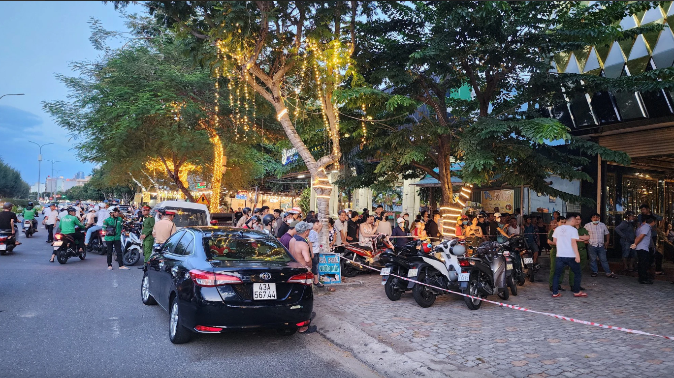 Vụ nh&acirc;n vi&ecirc;n karaoke ch&eacute;m kh&aacute;ch tử vong r&uacute;ng động Đ&agrave; Nẵng: Bị c&aacute;o L&ecirc; &Acirc;n l&atilde;nh &aacute;n chung th&acirc;n - Ảnh 2.