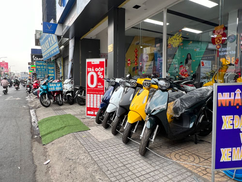 C&aacute;c cửa h&agrave;ng xe m&aacute;y cũ giảm gi&aacute; s&acirc;u, nỗ lực chăm s&oacute;c kh&aacute;ch h&agrave;ng để k&iacute;ch th&iacute;ch sức mua
