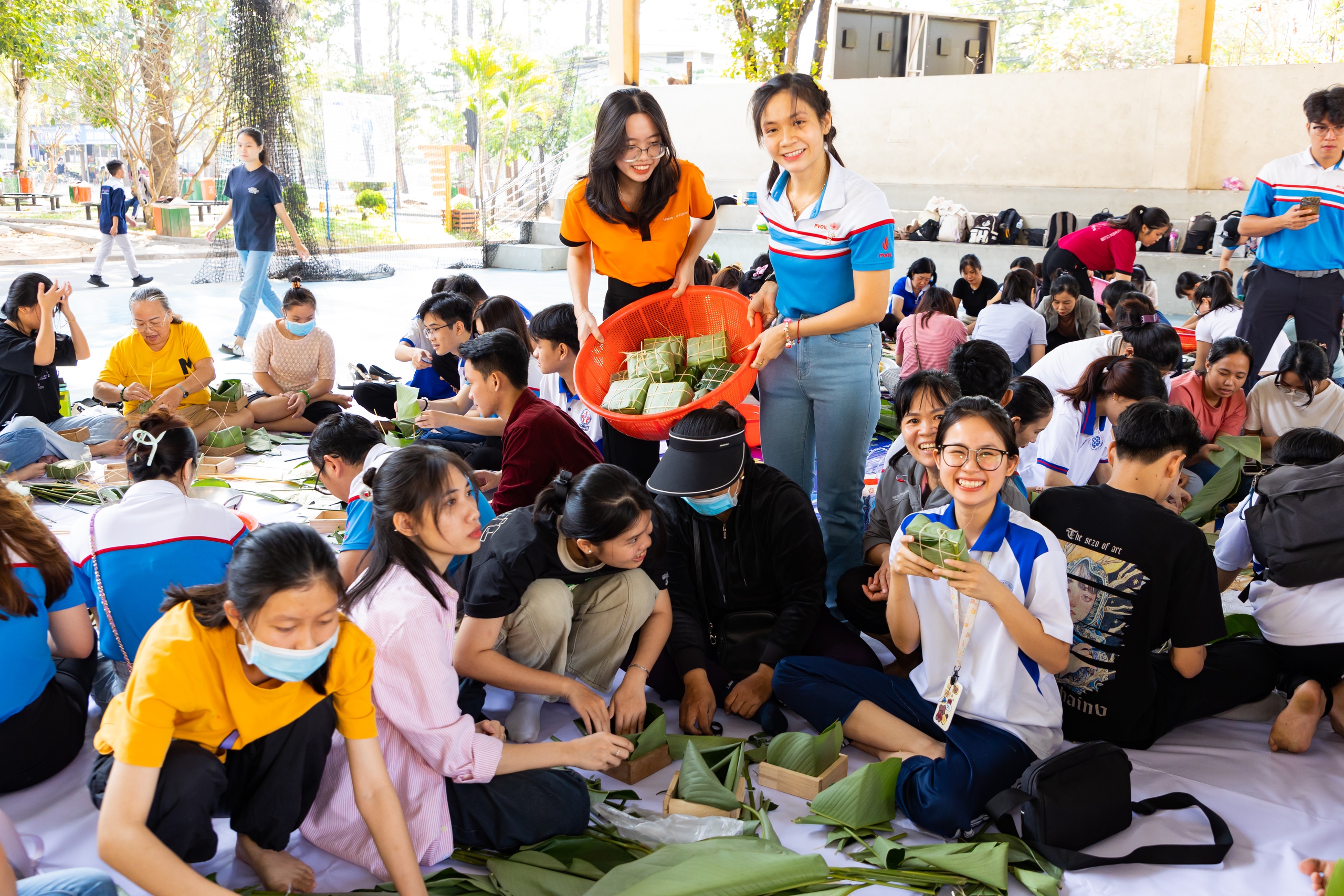 Những chuyến xe đưa 1.100 sinh viên sum họp cùng gia đình- Ảnh 4.