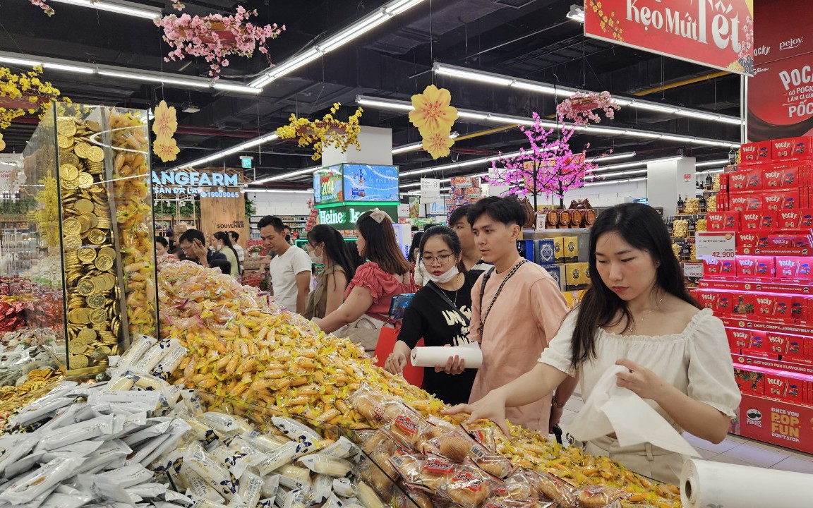 Hàng Tết dồi dào, bảo đảm an toàn thực phẩm