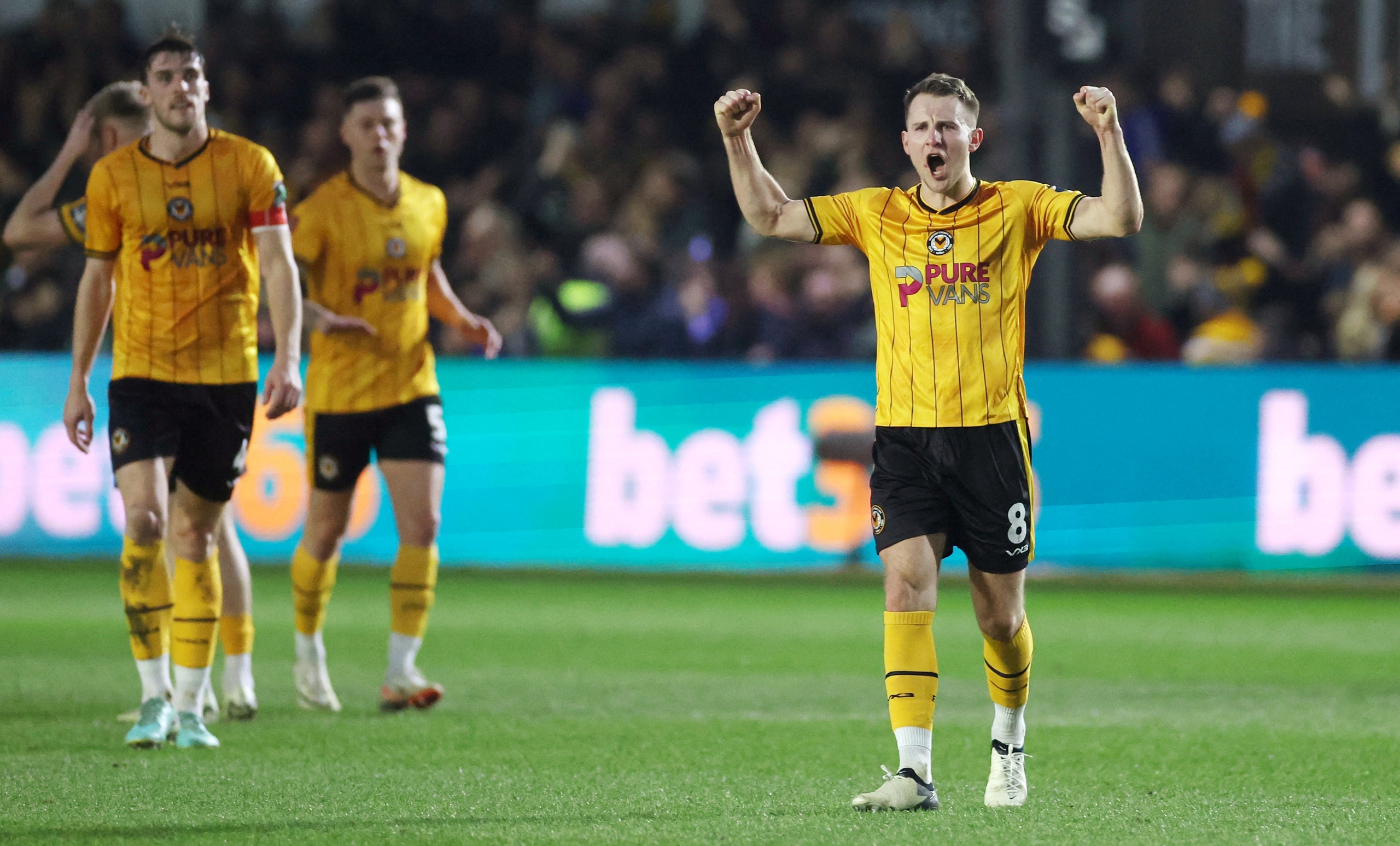 Man United giật m&igrave;nh với Newport County, Liverpool "ra oai" v&ograve;ng 4 FA Cup- Ảnh 2.