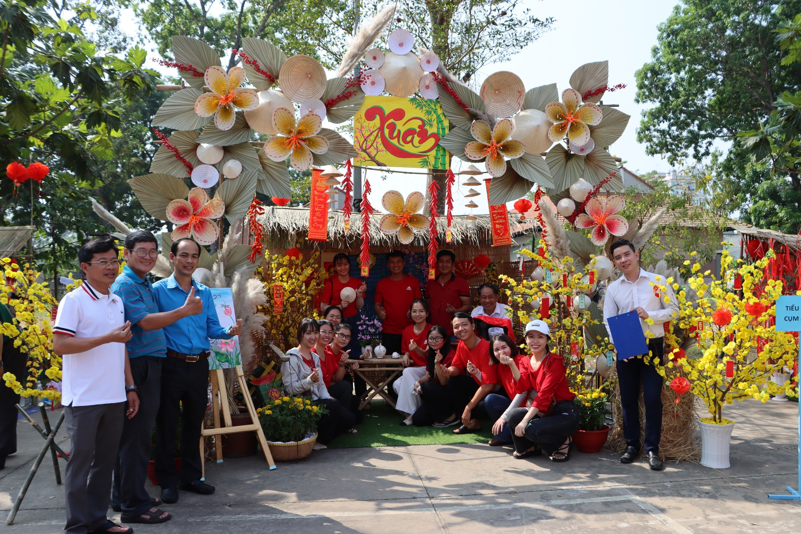 Lao động khắp nơi rộn r&agrave;ng vui Tết- Ảnh 3.
