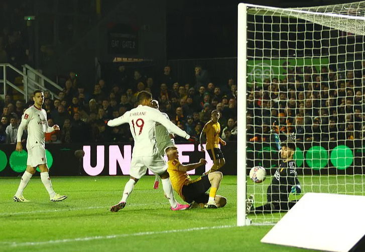 Man United giật m&igrave;nh với Newport County, Liverpool "ra oai" v&ograve;ng 4 FA Cup- Ảnh 3.