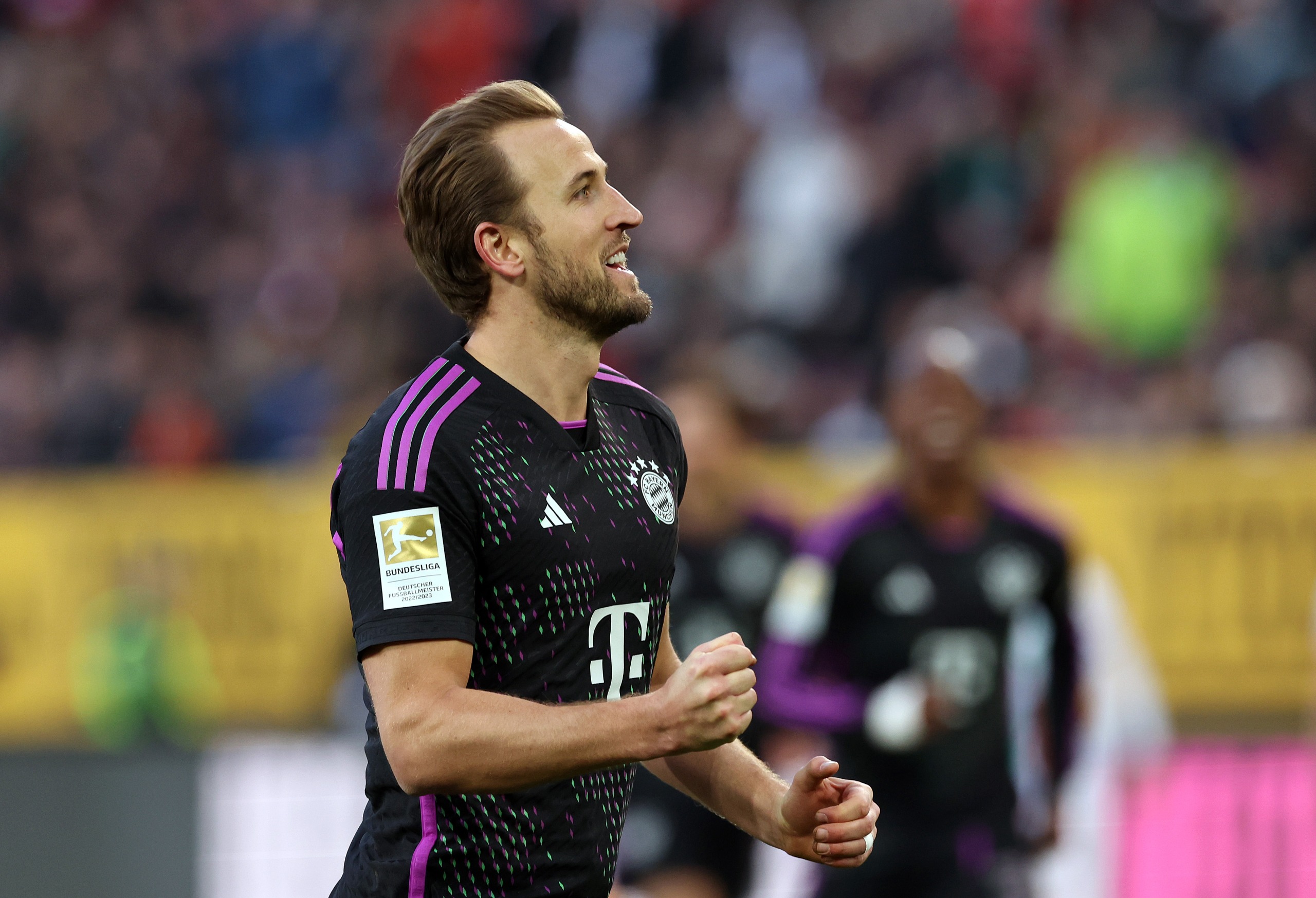 Kane gi&uacute;p Bayern vượt qua Augsburg, hướng tới kỷ lục mới tại Bundesliga- Ảnh 2.