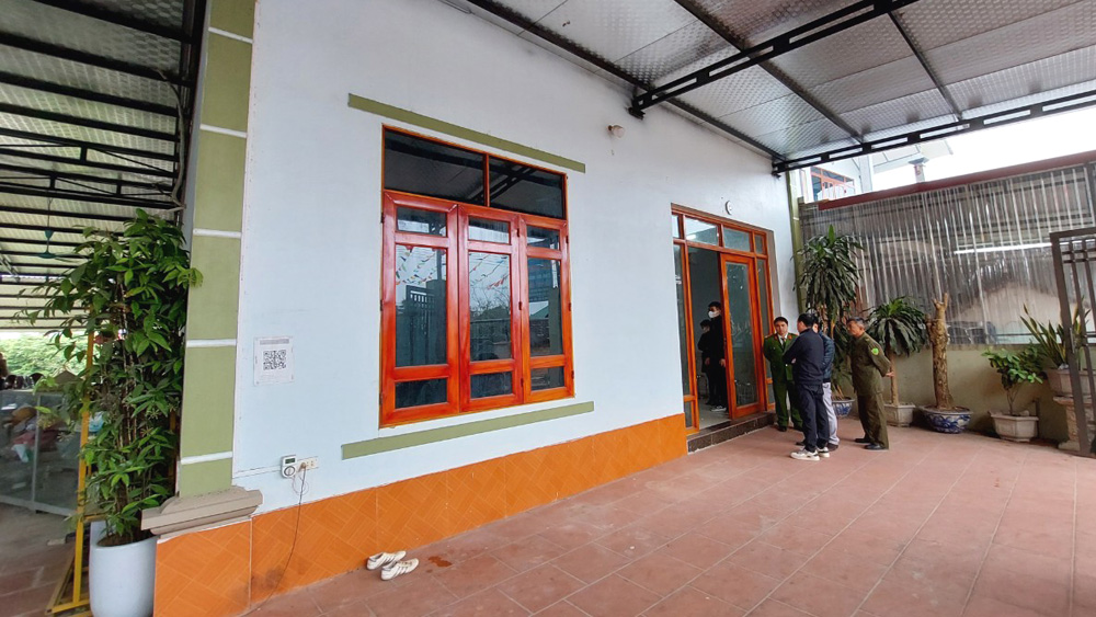 Ph&aacute;t hiện cặp vợ chồng c&ugrave;ng con trai tử vong trong ph&ograve;ng ngủ- Ảnh 1.