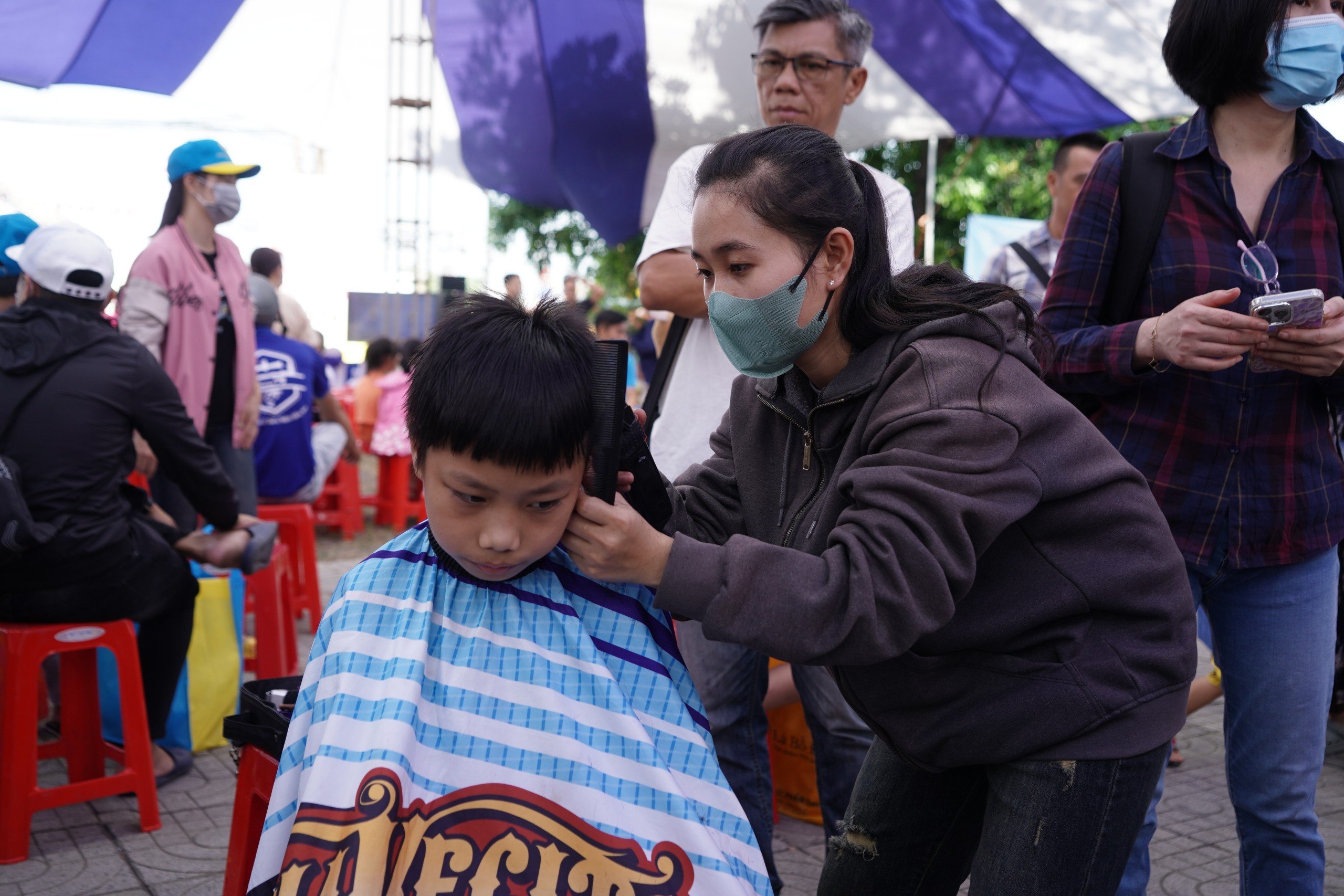 Lao động khắp nơi rộn r&agrave;ng vui Tết- Ảnh 7.