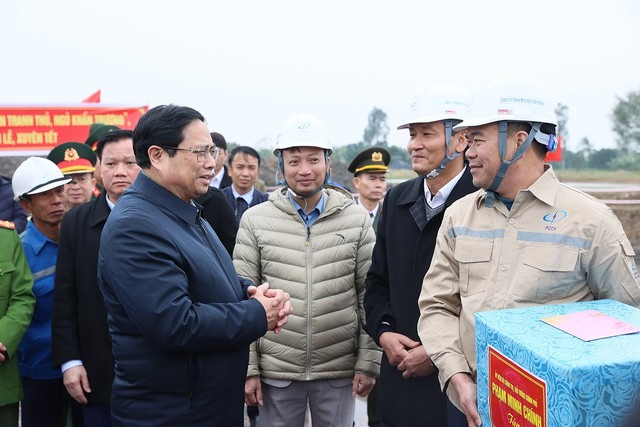 Thủ tướng: Tổng lực, quyết t&acirc;m ho&agrave;n th&agrave;nh dự &aacute;n 500 kV mạch 3 v&agrave;o th&aacute;ng 6-2024- Ảnh 3.