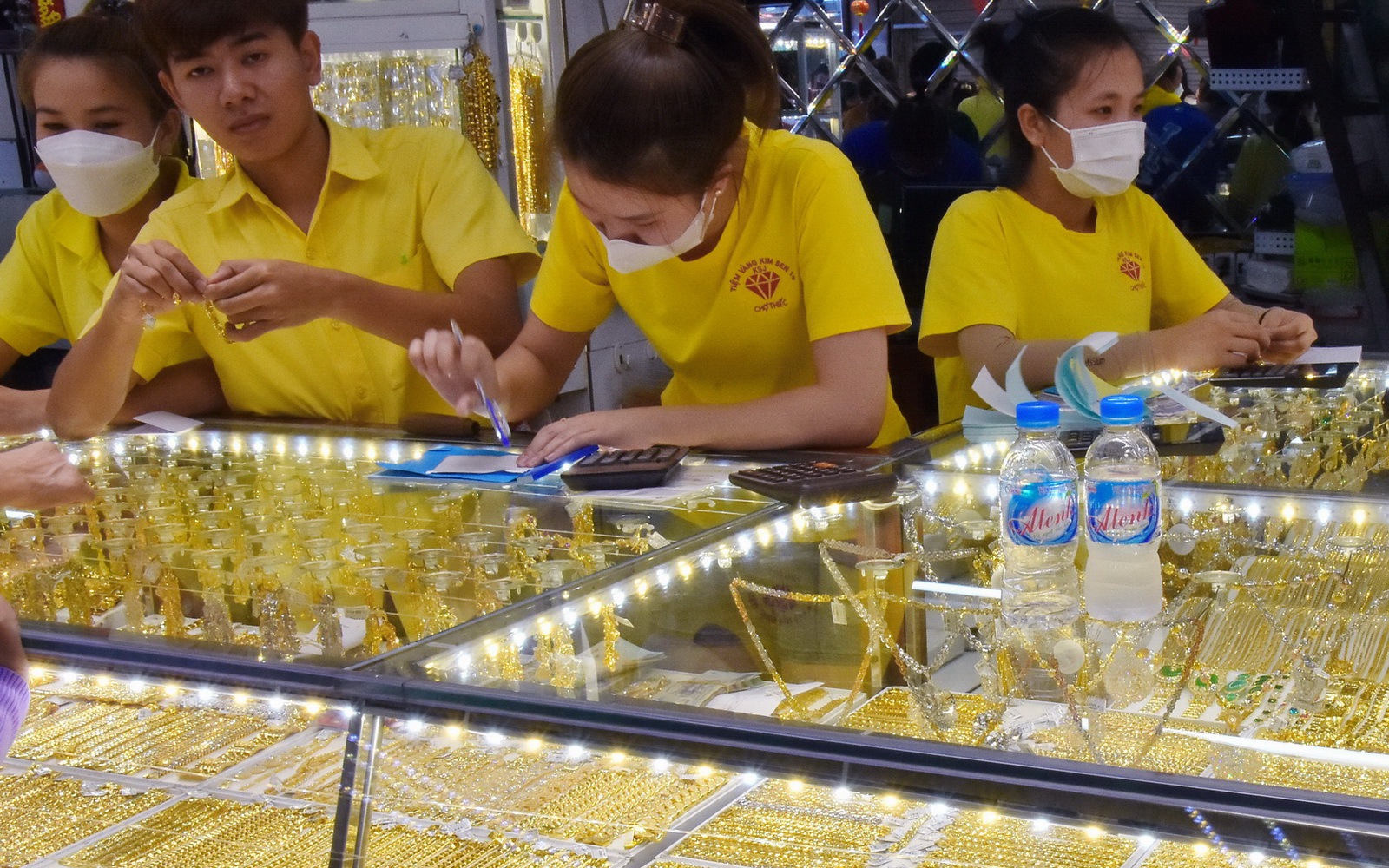 Chốt tuần, giá vàng SJC tăng vọt