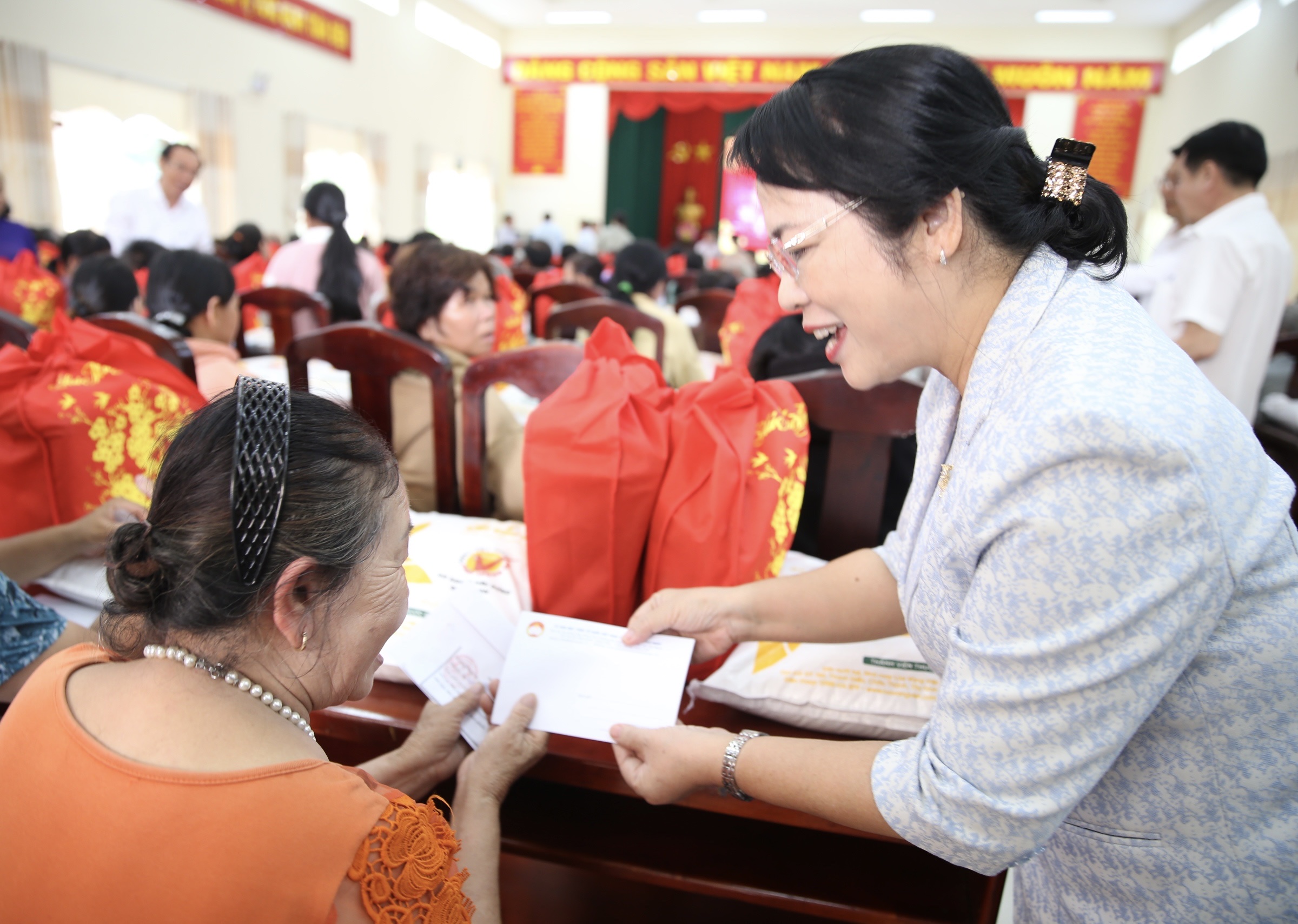 B&iacute; thư Th&agrave;nh ủy TP HCM Nguyễn Văn N&ecirc;n ch&uacute;c Tết tại T&acirc;y Ninh- Ảnh 7.