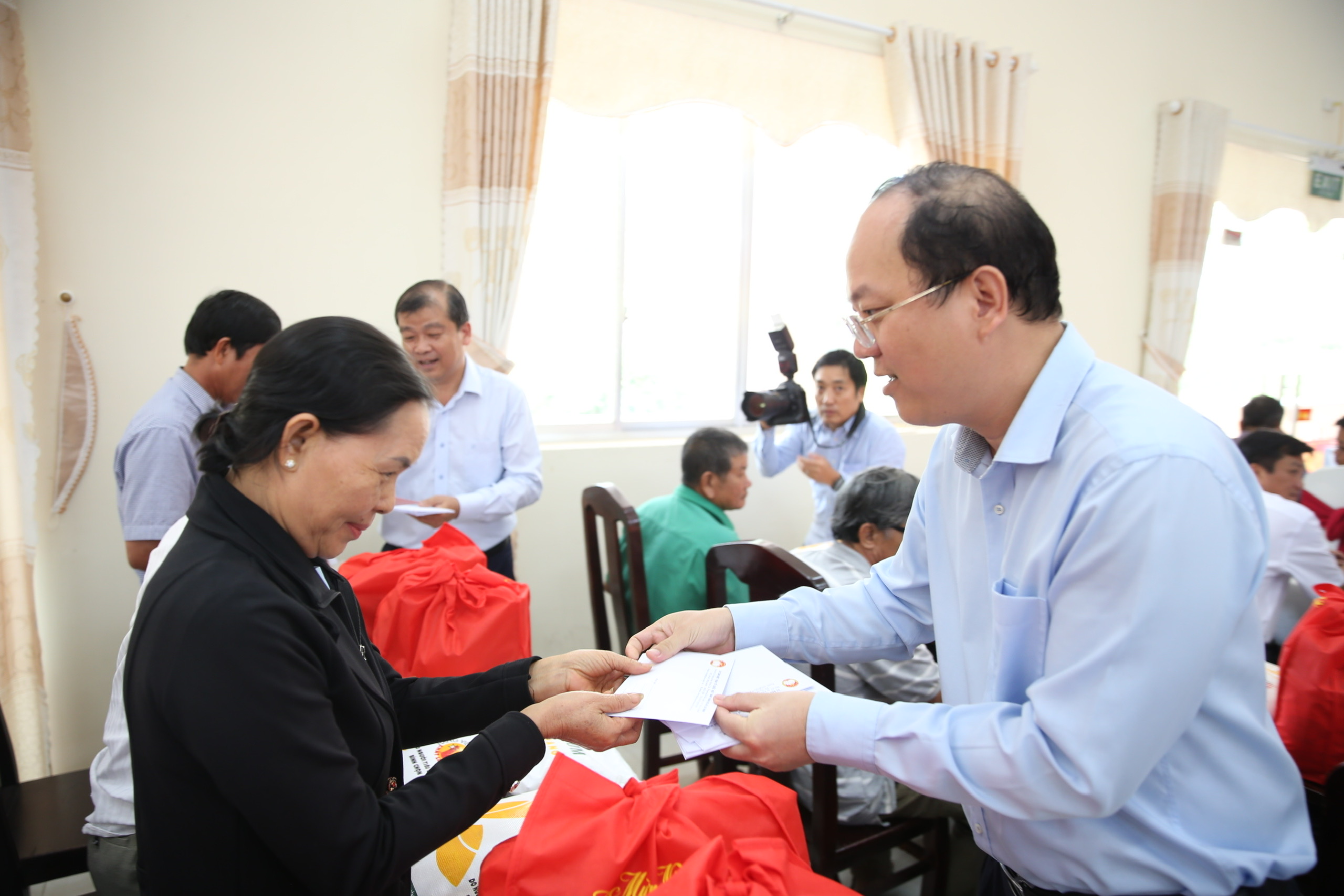 B&iacute; thư Th&agrave;nh ủy TP HCM Nguyễn Văn N&ecirc;n ch&uacute;c Tết tại T&acirc;y Ninh- Ảnh 4.