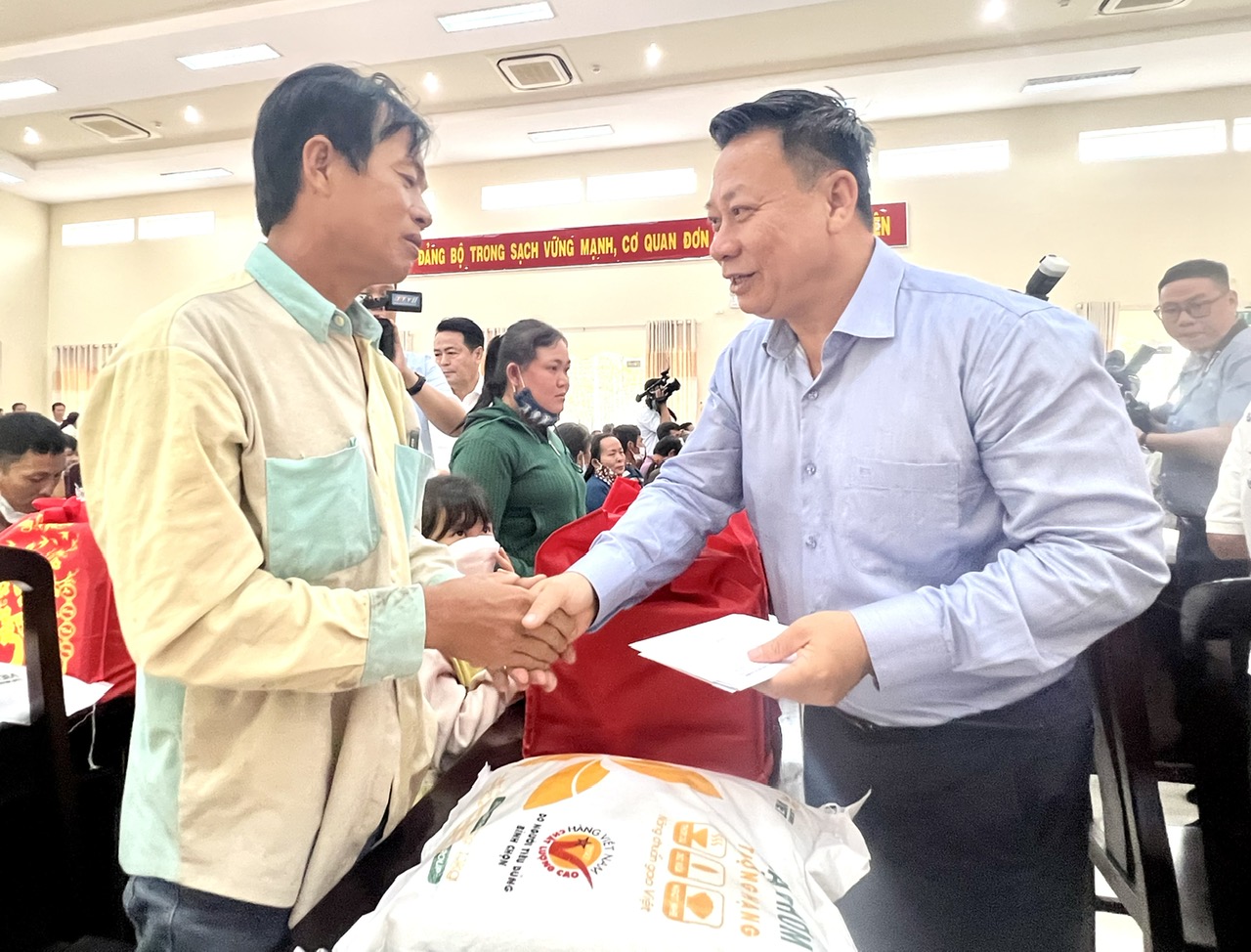 B&iacute; thư Th&agrave;nh ủy TP HCM Nguyễn Văn N&ecirc;n ch&uacute;c Tết tại T&acirc;y Ninh- Ảnh 5.