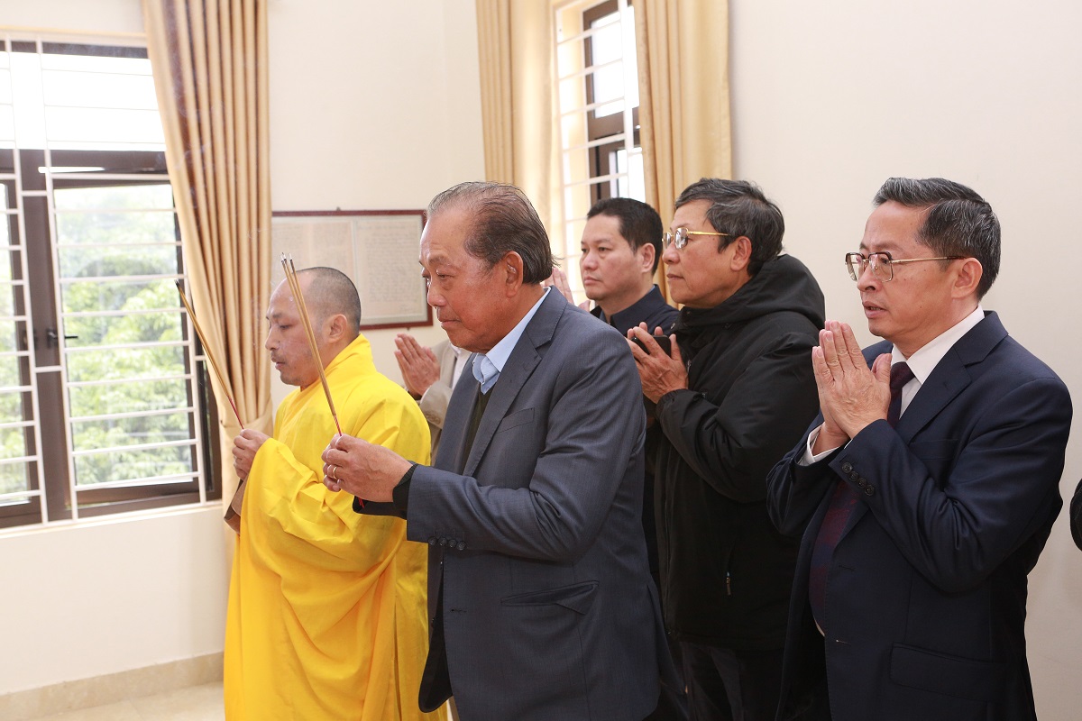 Nguyên Phó Thủ tướng Thường trực Trương Hòa Bình tặng quà Tết cho học sinh, hộ khó khăn- Ảnh 3.