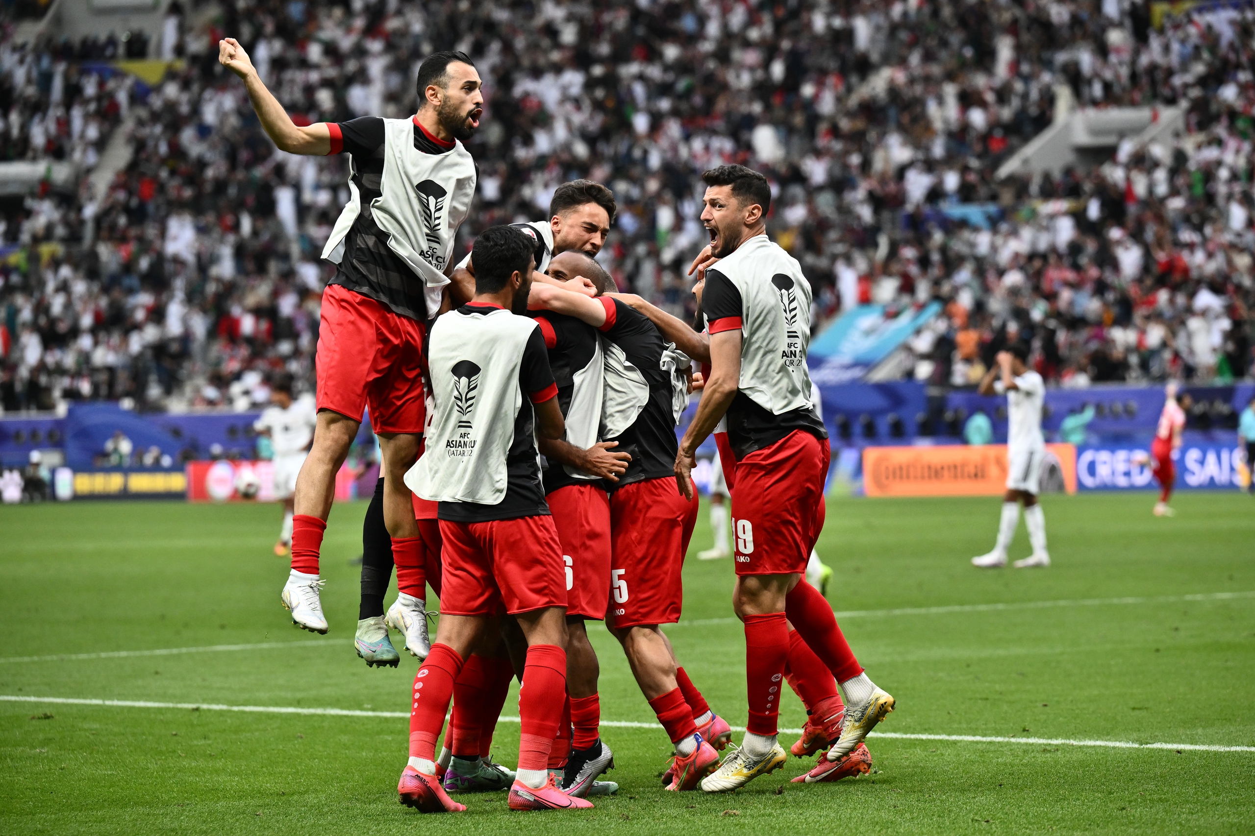 Asian Cup 2023: Iraq bị loại bởi đội k&eacute;m hơn 24 bậc- Ảnh 2.