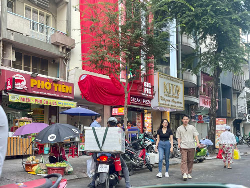 Một cửa hàng sắp khai trương ở khu trung tâm quận 1, TP HCM