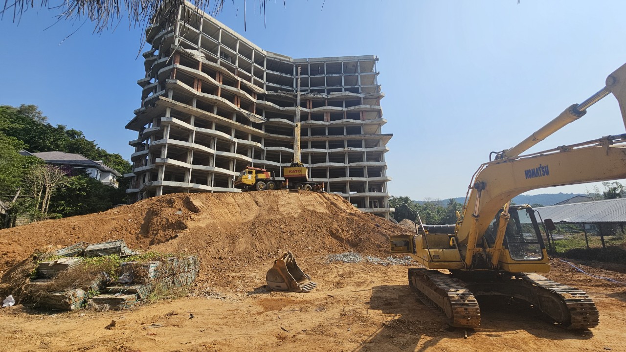 Chủ t&ograve;a nh&agrave; 12 tầng ở Ph&uacute; Quốc đang tự th&aacute;o dỡ c&ocirc;ng tr&igrave;nh vi phạm- Ảnh 2.