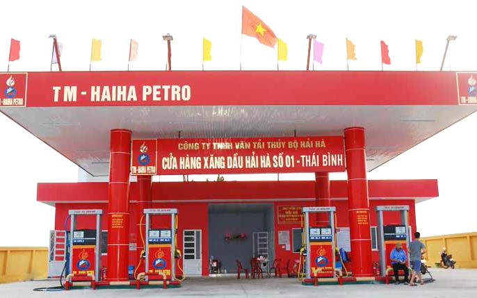 Hai doanh nghiệp xăng dầu bị dừng thủ tục hải quan