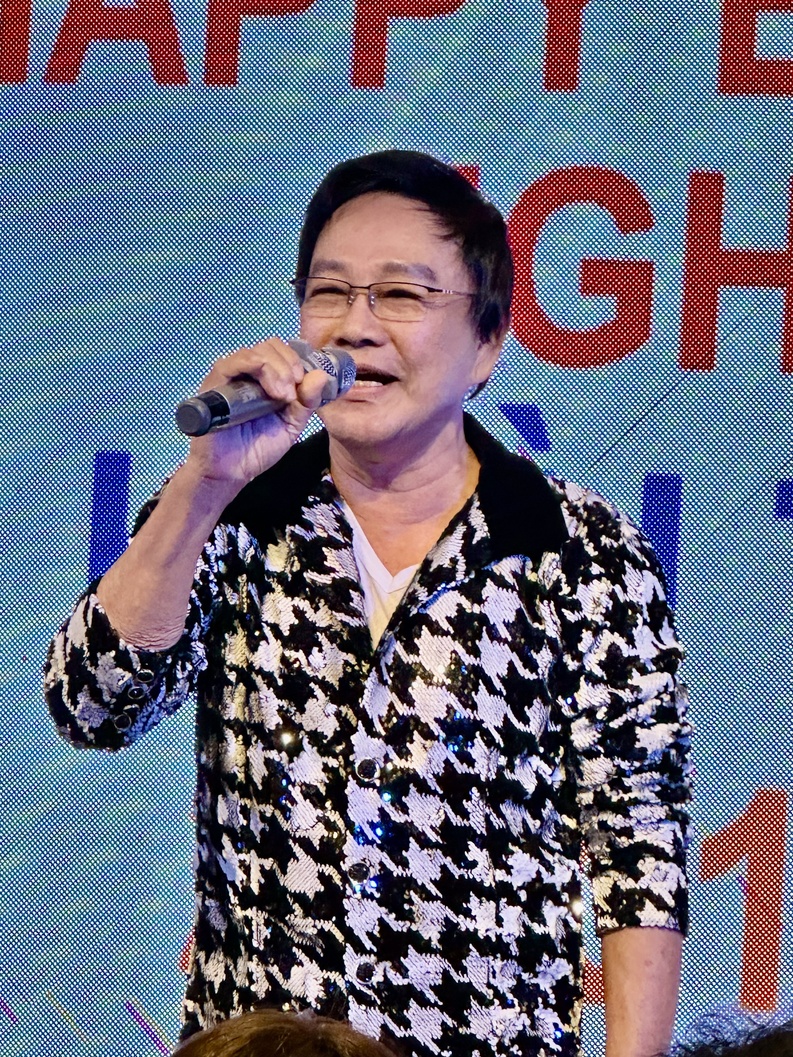 NSND Ngọc Gi&agrave;u "quậy tưng bừng" họp mặt Ho&agrave;i Thanh - Đỗ Quy&ecirc;n- Ảnh 6.