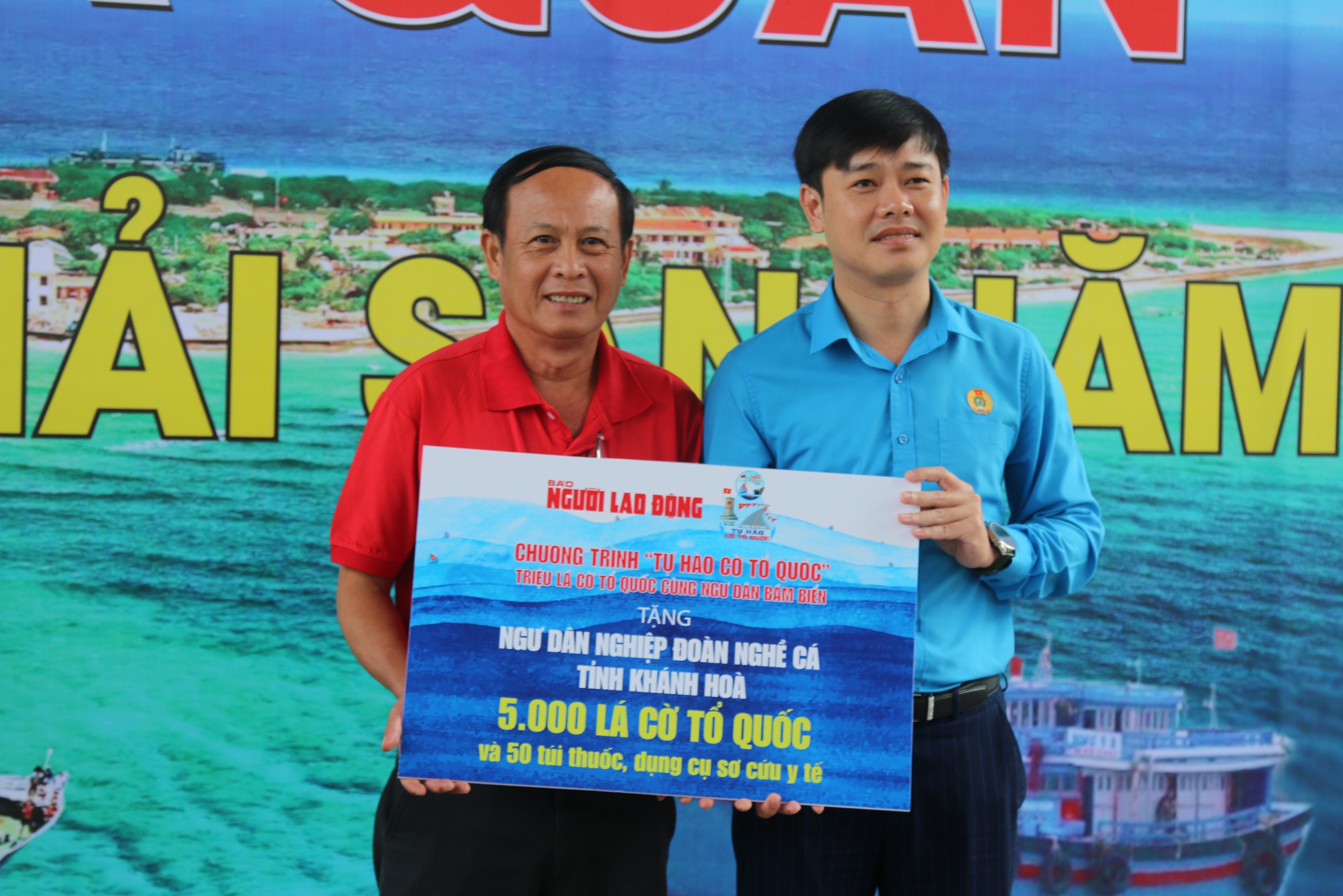B&aacute;o Người Lao Động hỗ trợ ngư d&acirc;n Kh&aacute;nh H&ograve;a mở biển đầu năm 2024- Ảnh 1.