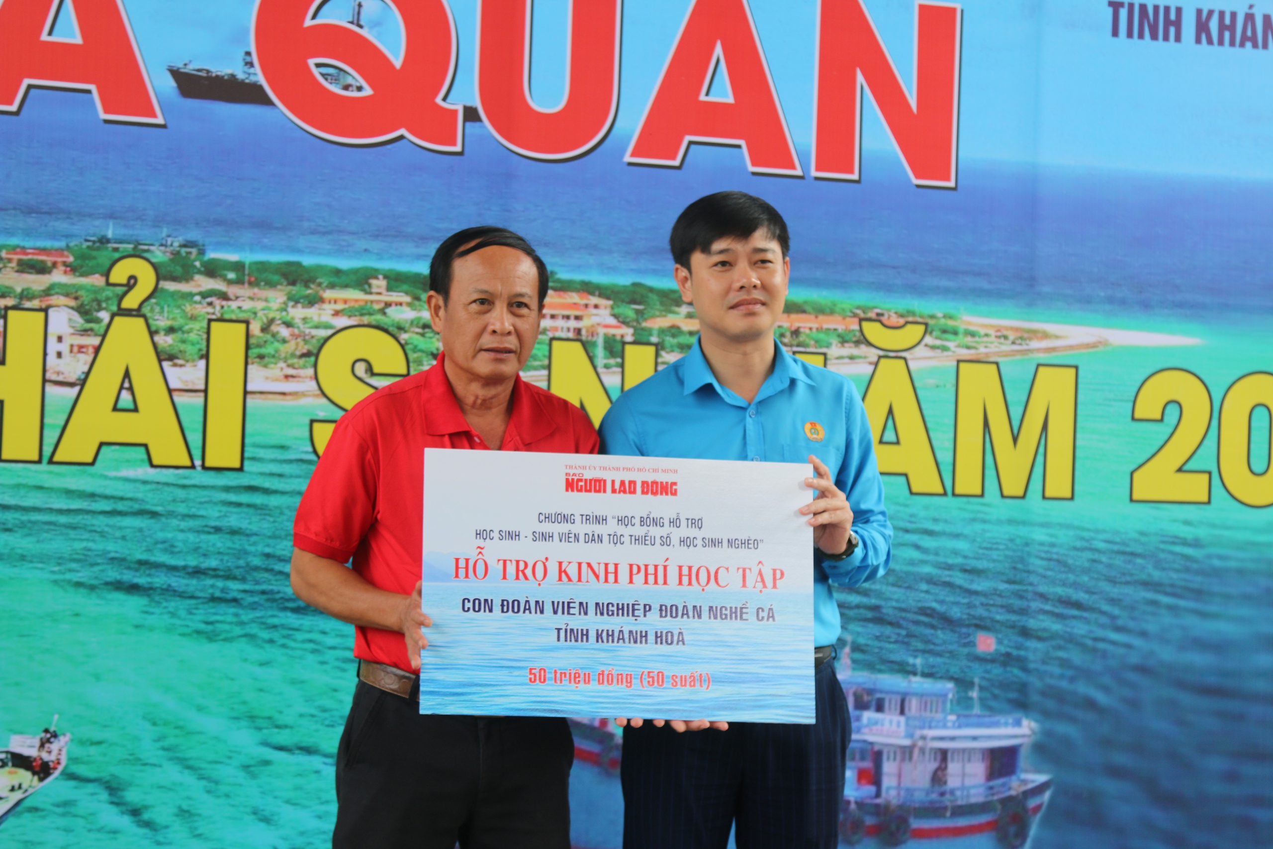 B&aacute;o Người Lao Động hỗ trợ ngư d&acirc;n Kh&aacute;nh H&ograve;a mở biển đầu năm 2024- Ảnh 2.