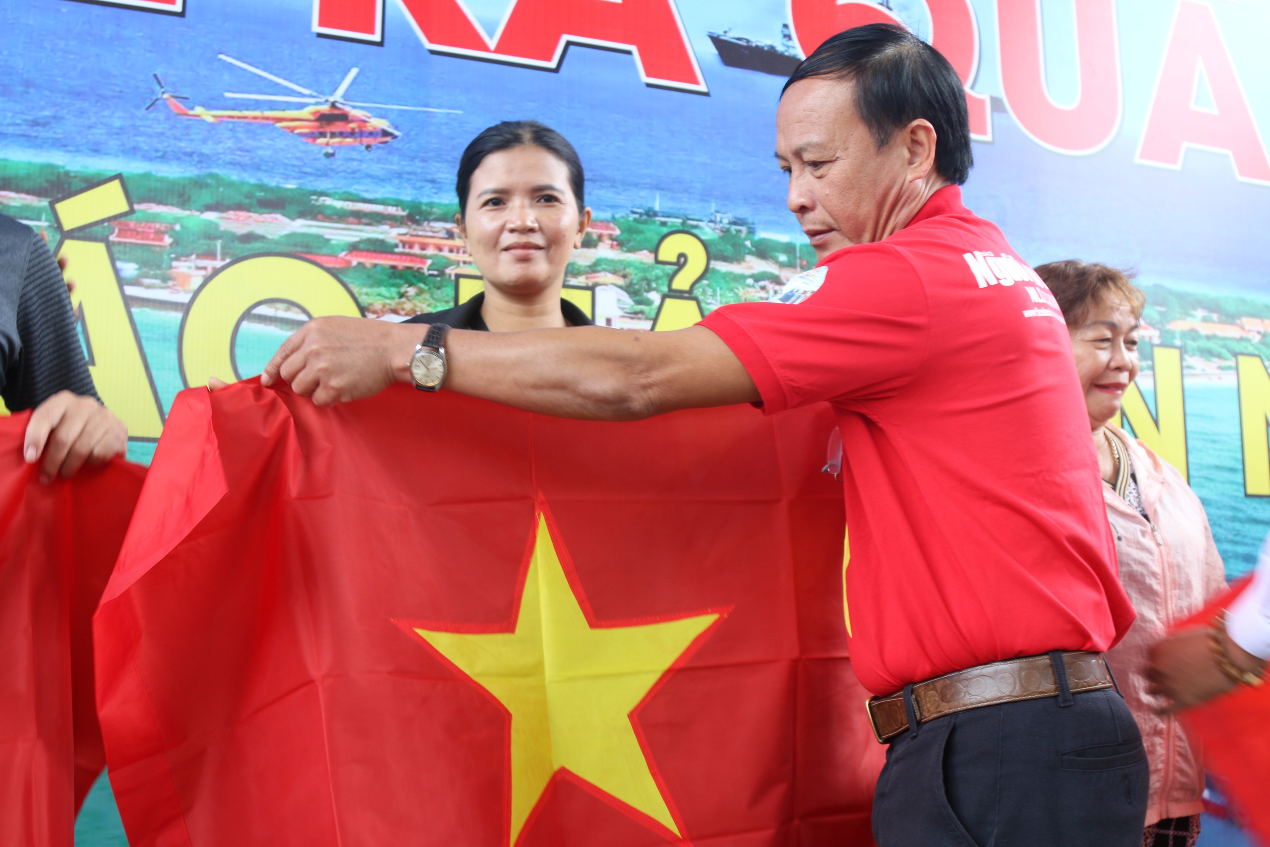 B&aacute;o Người Lao Động hỗ trợ ngư d&acirc;n Kh&aacute;nh H&ograve;a mở biển đầu năm 2024- Ảnh 4.