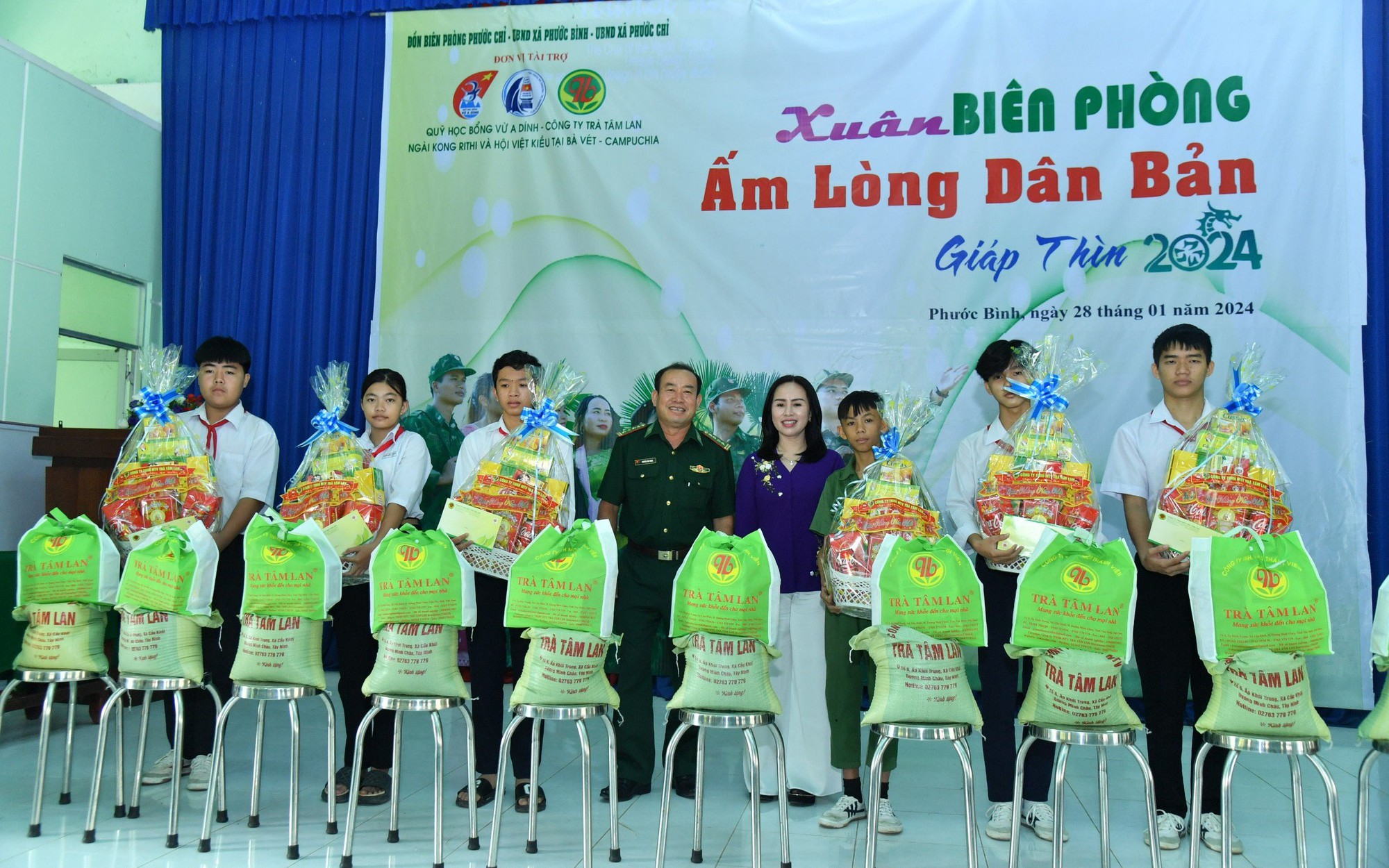 Xuân biên phòng, ấm lòng dân bản