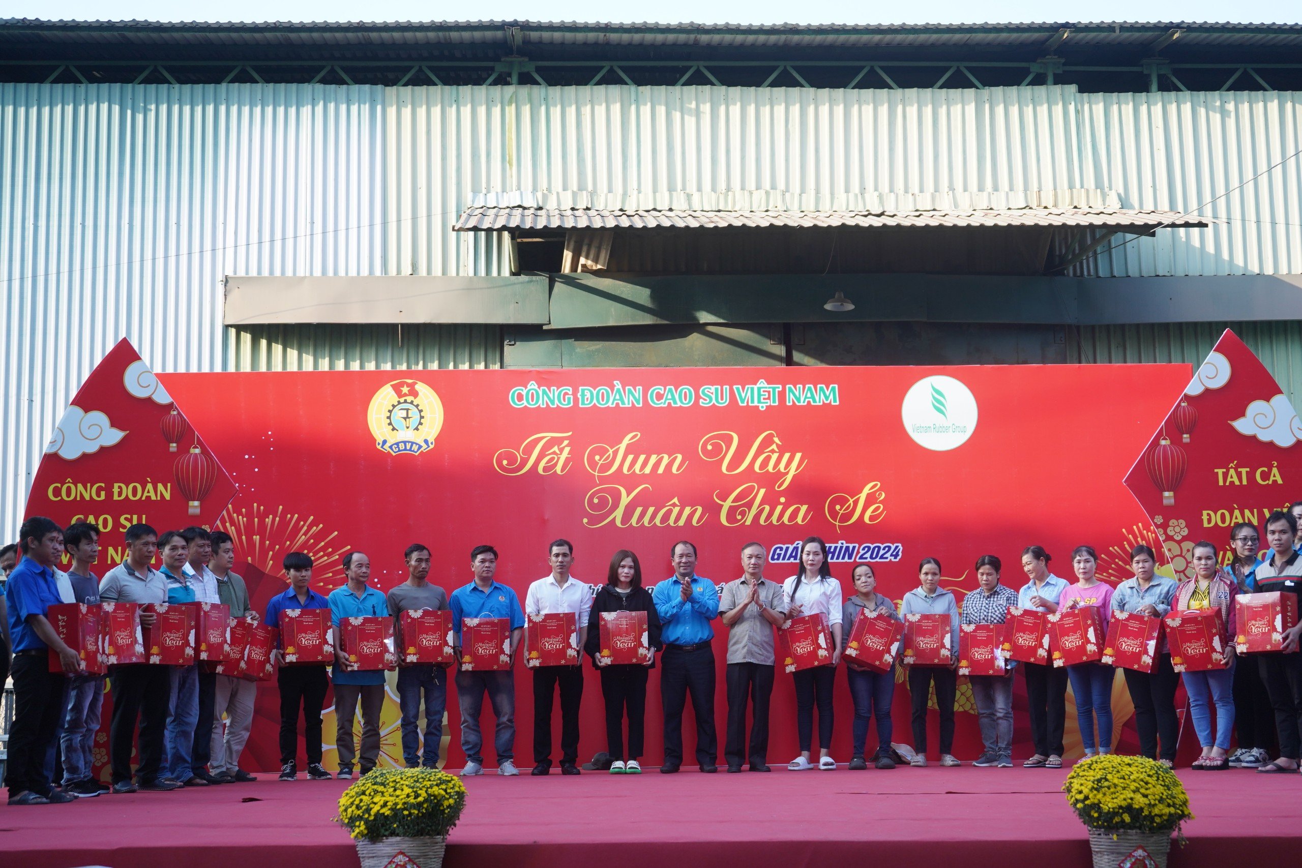 Tết đến sớm với công nhân cao su- Ảnh 5.