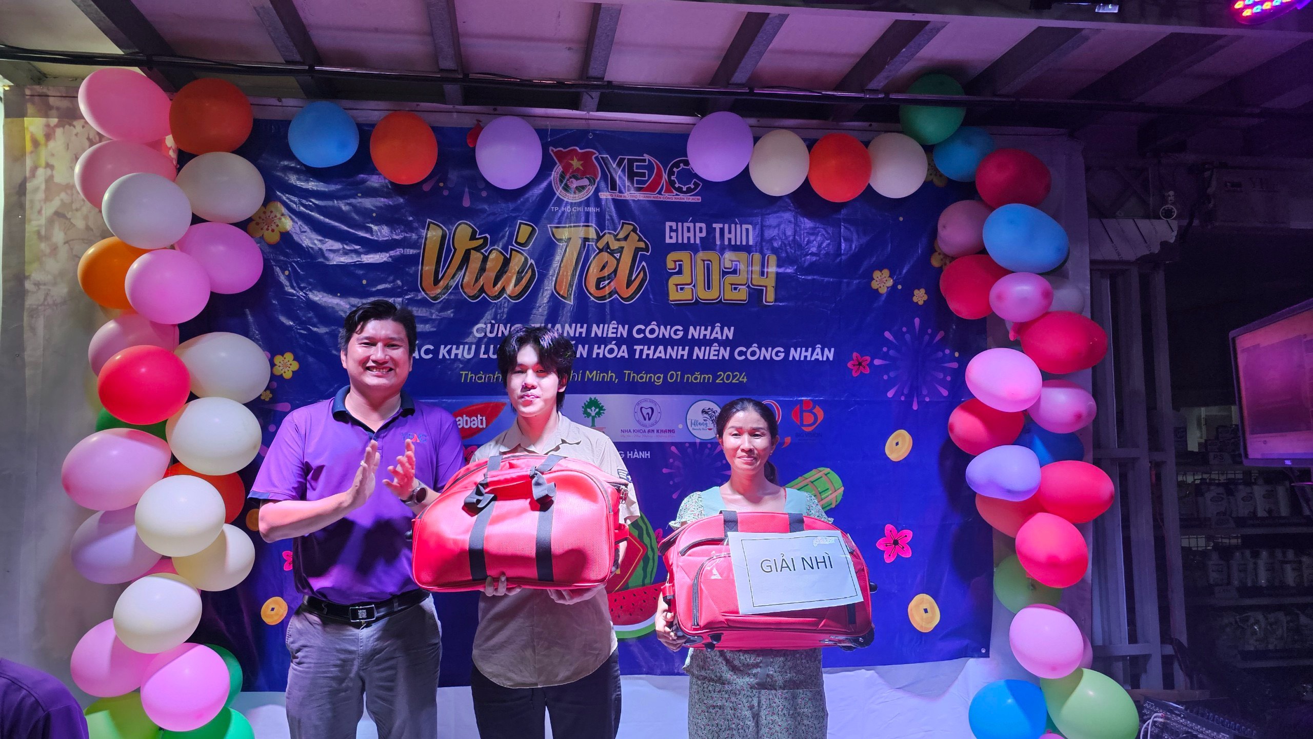 Một chủ nh&agrave; trọ chi 150 triệu đồng tổ chức tất ni&ecirc;n, tặng qu&agrave; Tết cho c&ocirc;ng nh&acirc;n- Ảnh 6.