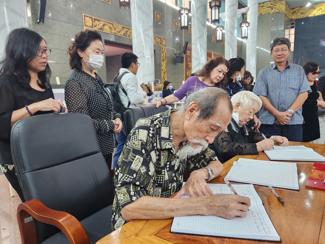 NSND Kim Xu&acirc;n, NSND Trịnh Kim Chi... tiễn biệt đạo diễn - NSƯT L&ecirc; Văn Duy- Ảnh 10.