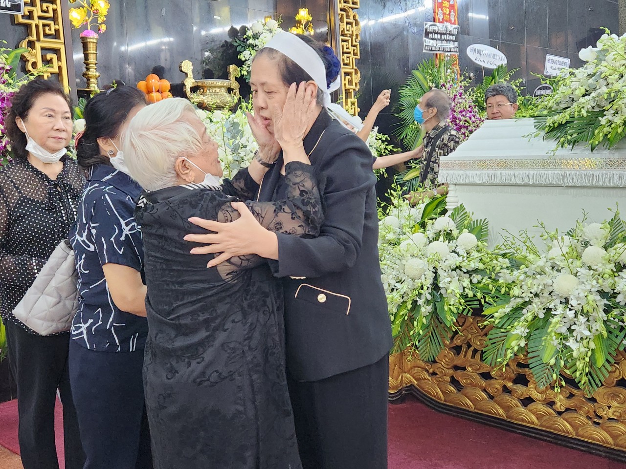 NSND Kim Xu&acirc;n, NSND Trịnh Kim Chi... tiễn biệt đạo diễn - NSƯT L&ecirc; Văn Duy- Ảnh 18.