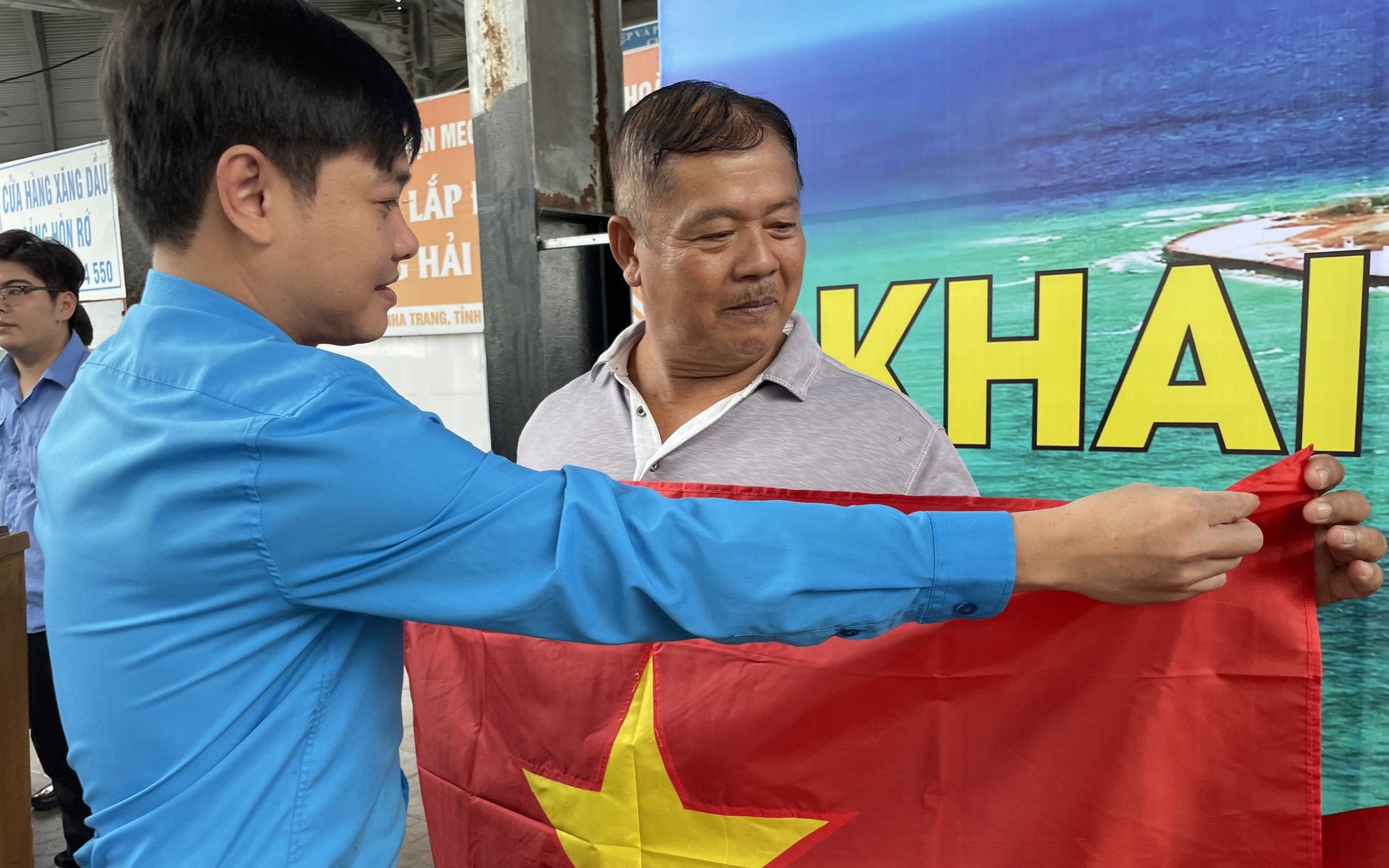 B&aacute;o Người Lao Động hỗ trợ ngư d&acirc;n Kh&aacute;nh H&ograve;a mở biển đầu năm 2024