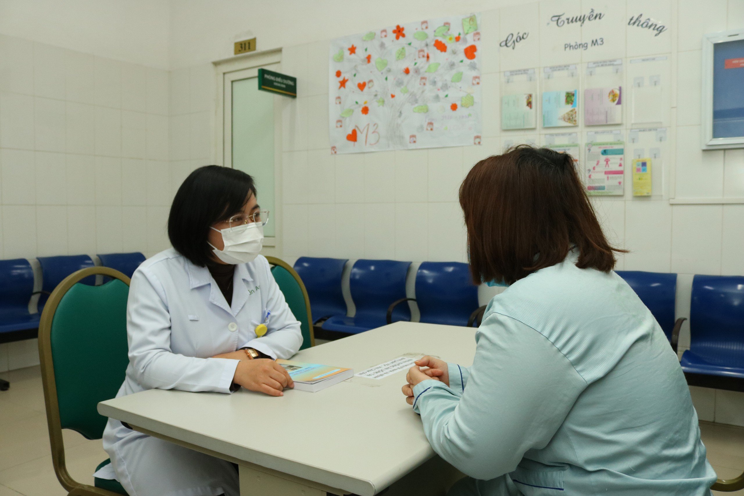 Đau dạ dày, ngủ kém suốt 2 năm, người phụ nữ phát hiện nguyên nhân không ngờ- Ảnh 2.