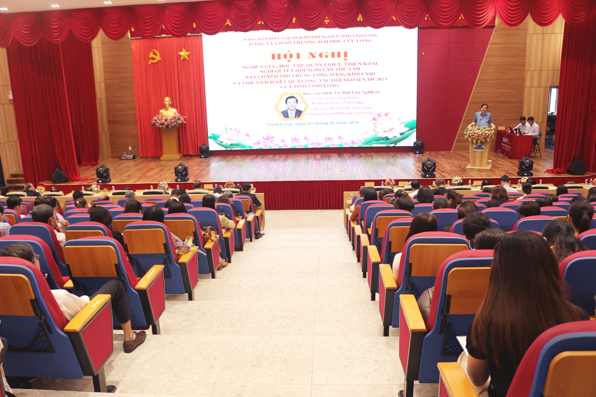 Trường ĐH Cửu Long tổ chức hội nghị quan trọng cho tất cả nh&acirc;n sự của trường- Ảnh 2.