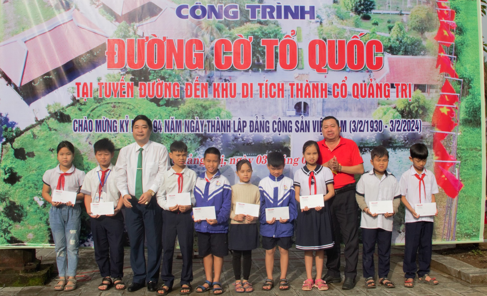 Rợp bóng cờ Tổ quốc tại Thành cổ Quảng Trị- Ảnh 1.