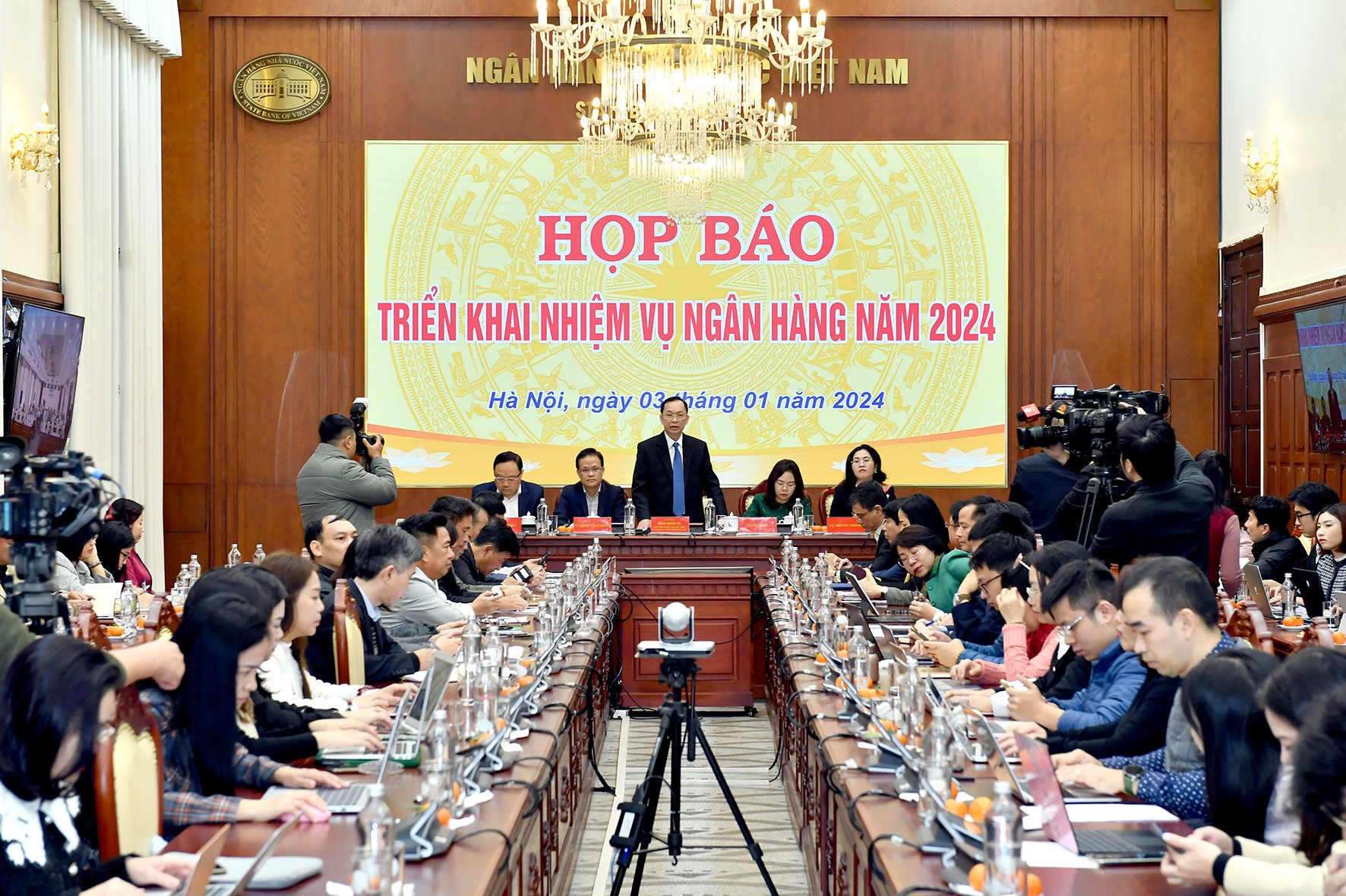 L&atilde;nh đạo Ng&acirc;n h&agrave;ng Nh&agrave; nước h&eacute; lộ định hướng sửa Nghị định 24 về quản l&yacute; v&agrave;ng miếng SJC- Ảnh 1.