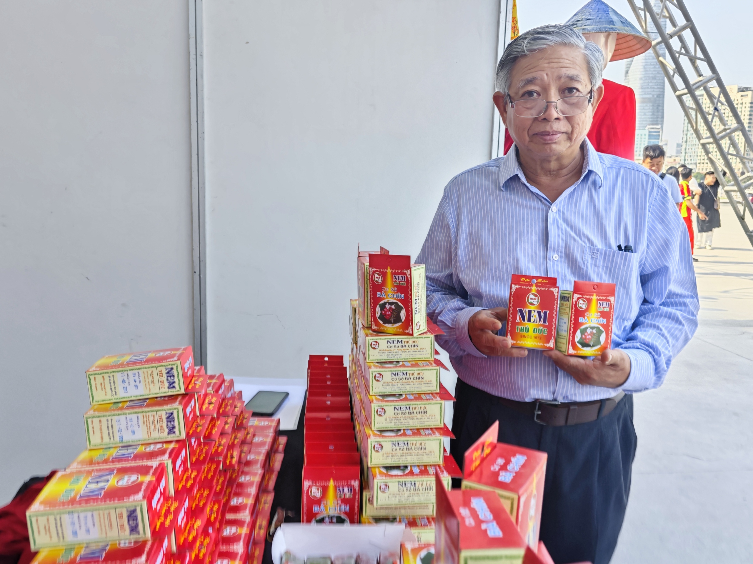 "Chốt đơn" cả tấn chả b&ograve;, lạp xưởng Tết... nhưng kh&ocirc;ng tăng gi&aacute;- Ảnh 3.