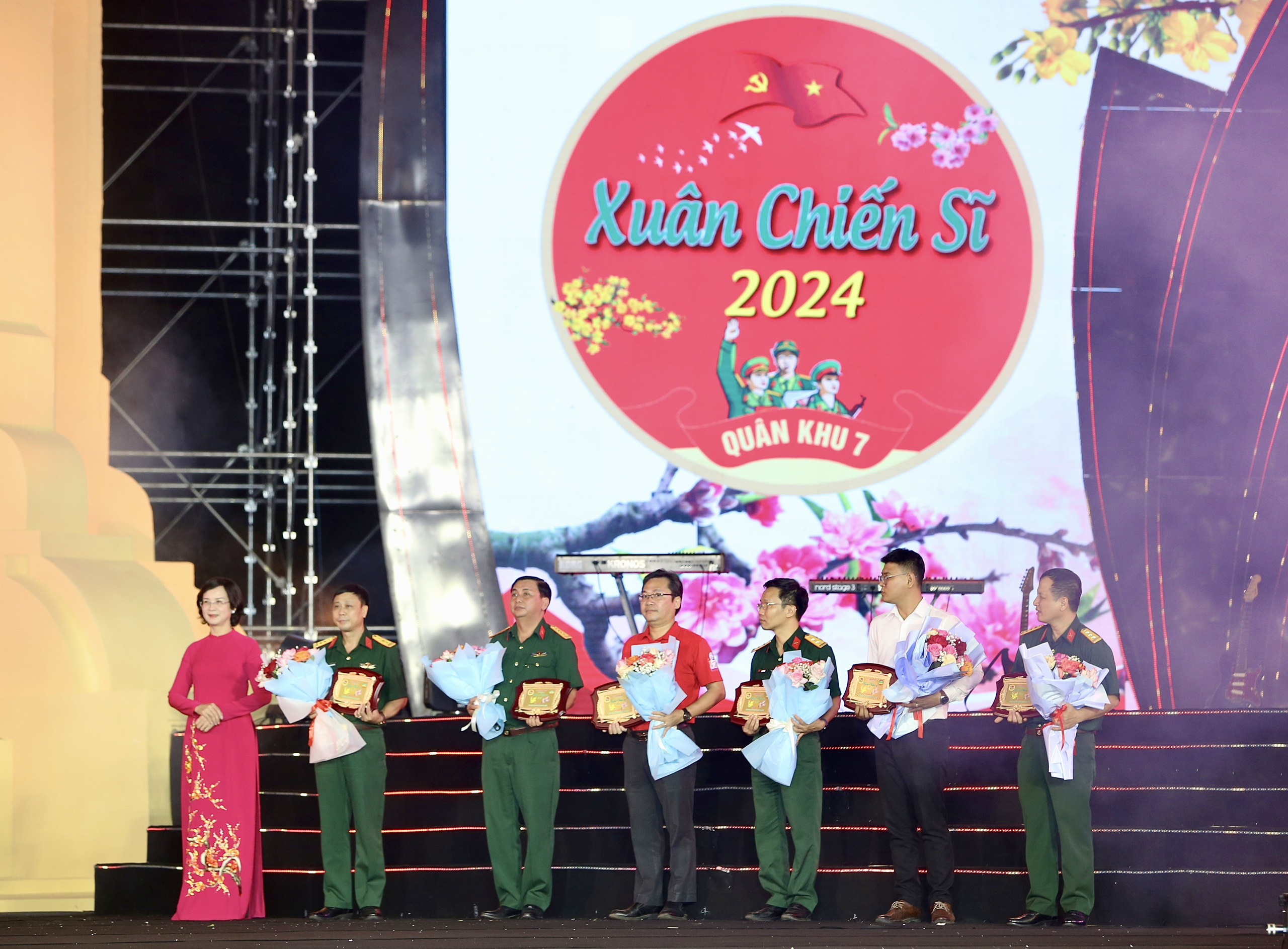 Xuân ấm về với quân dân Bình Phước- Ảnh 5.