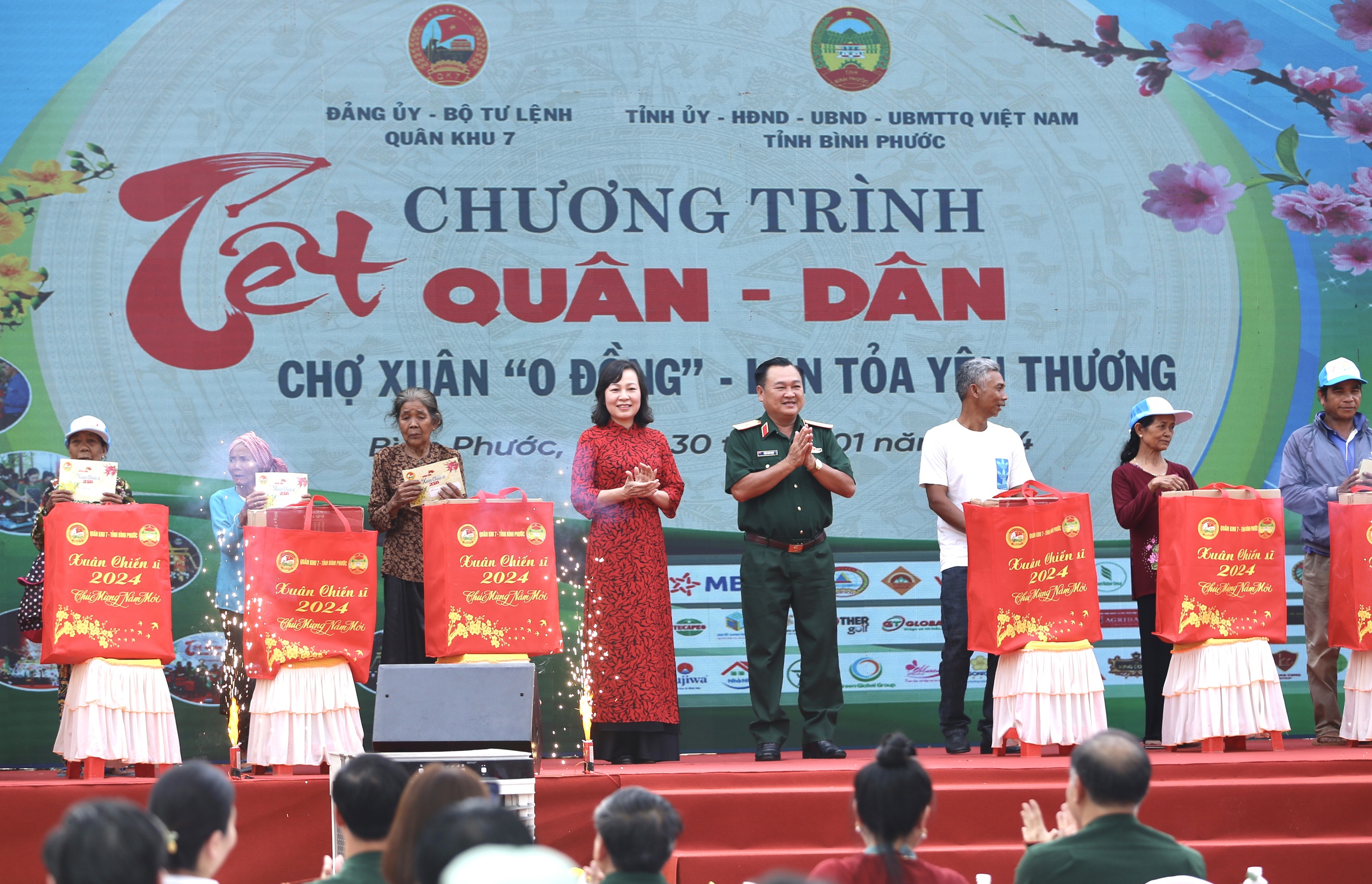 Qu&acirc;n d&acirc;n v&ugrave;ng bi&ecirc;n giới B&igrave;nh Phước rộn r&agrave;ng đ&oacute;n Tết- Ảnh 2.