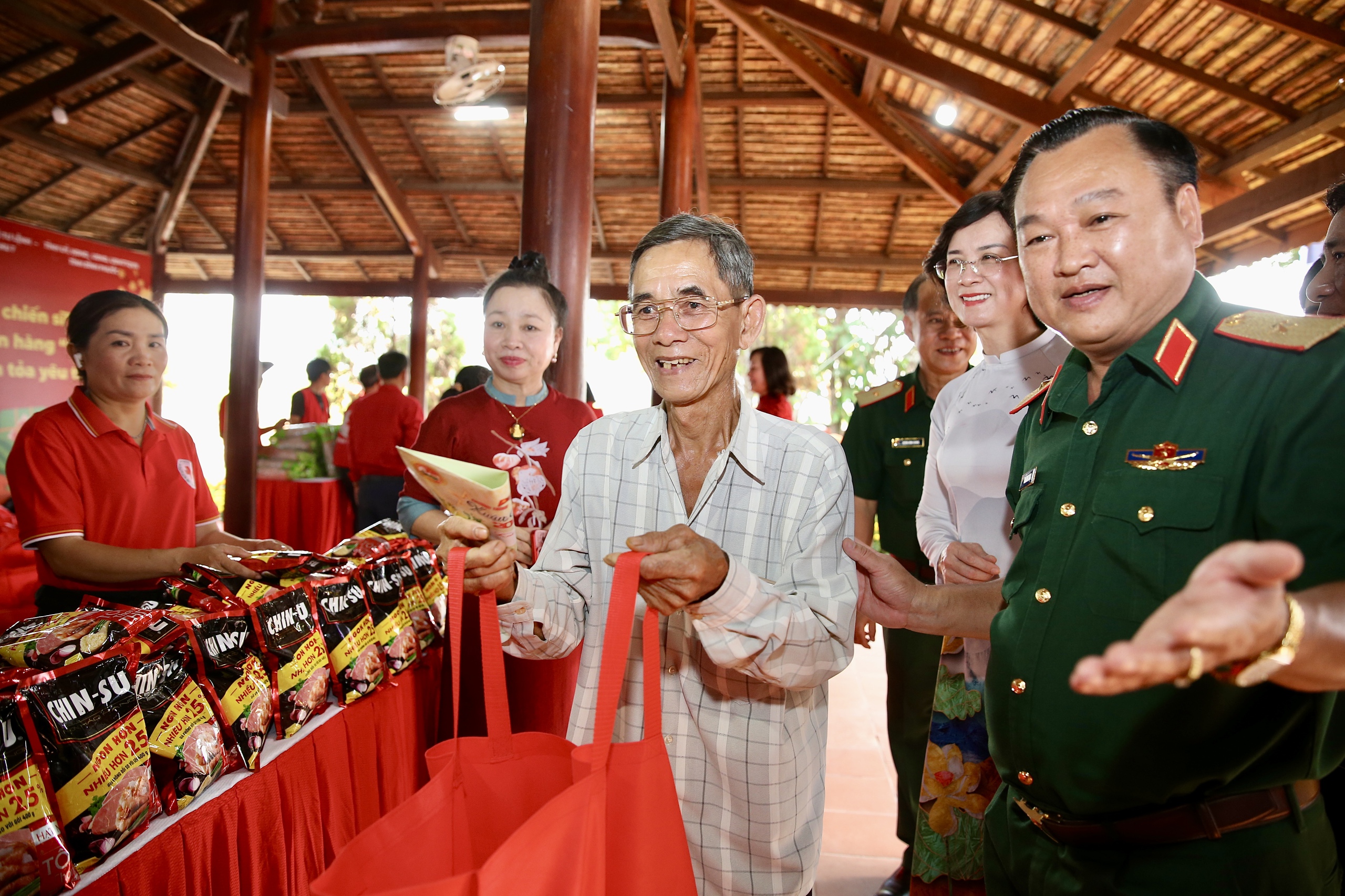 Qu&acirc;n d&acirc;n v&ugrave;ng bi&ecirc;n giới B&igrave;nh Phước rộn r&agrave;ng đ&oacute;n Tết- Ảnh 3.