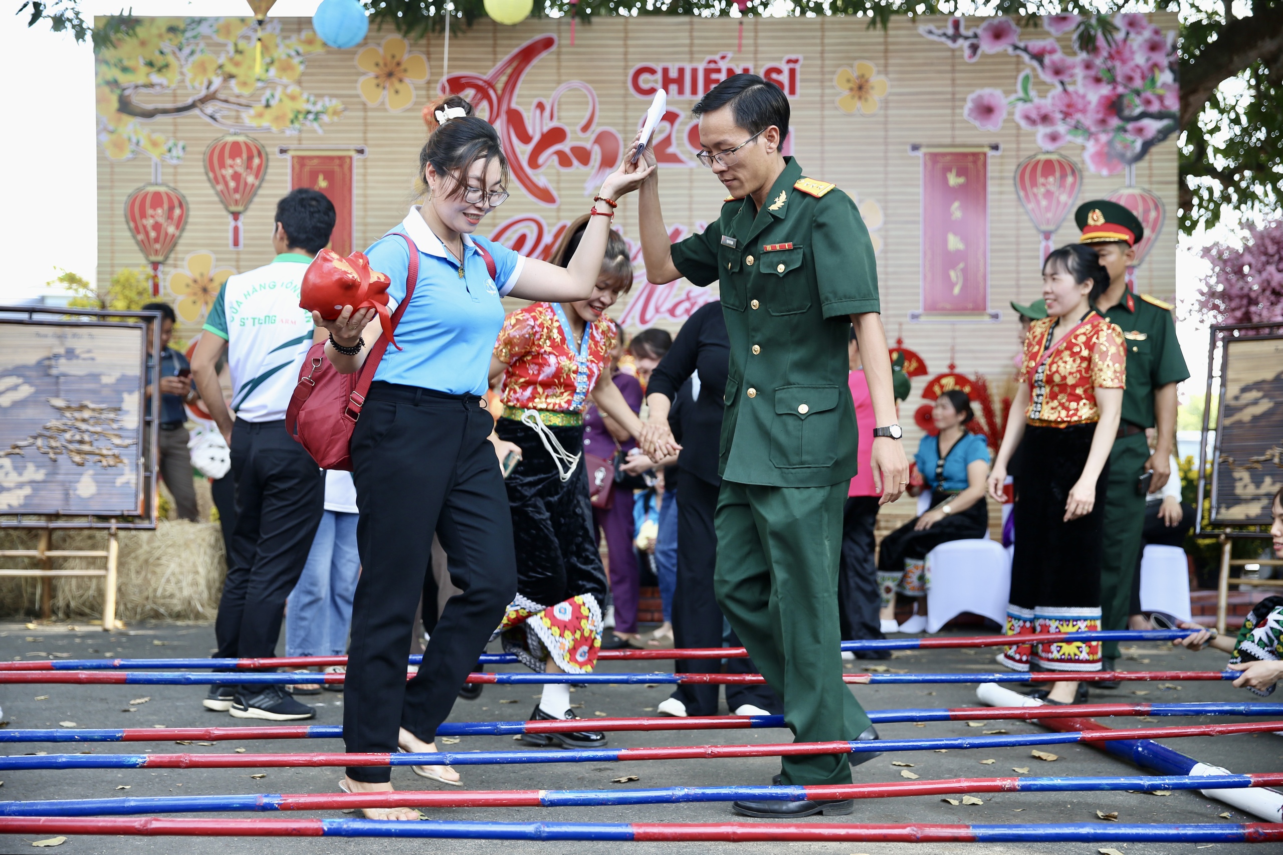 Qu&acirc;n d&acirc;n v&ugrave;ng bi&ecirc;n giới B&igrave;nh Phước rộn r&agrave;ng đ&oacute;n Tết- Ảnh 5.