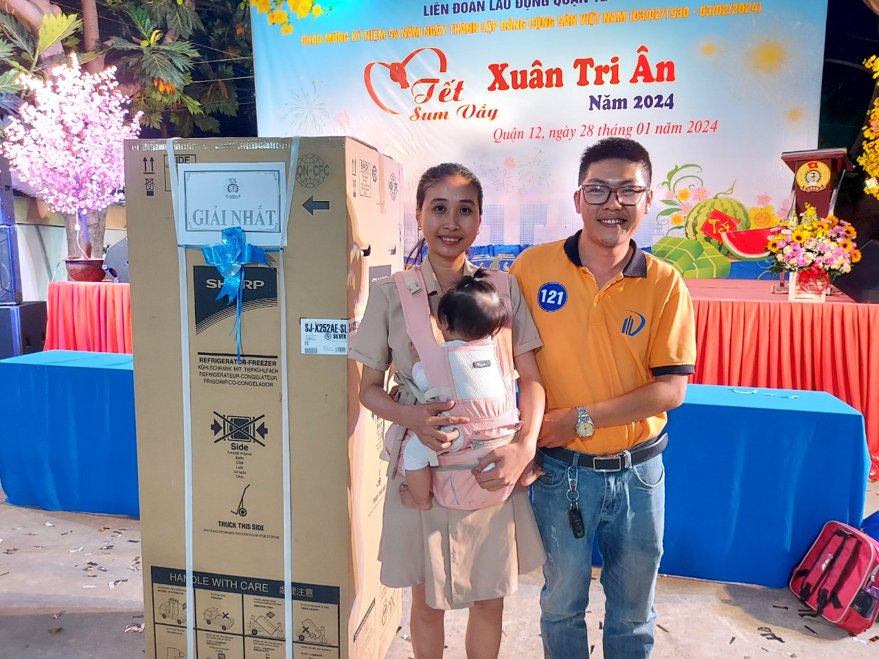 Công nhân ăn Tết lớn nhờ trúng "Giải đặc biệt"- Ảnh 2.