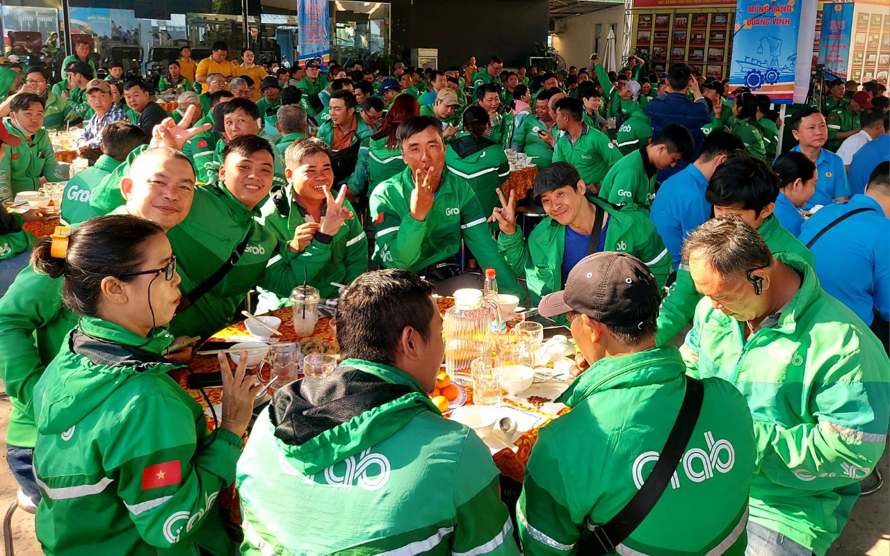 Hàng trăm tài xế xe ôm công nghệ vui Xuân 