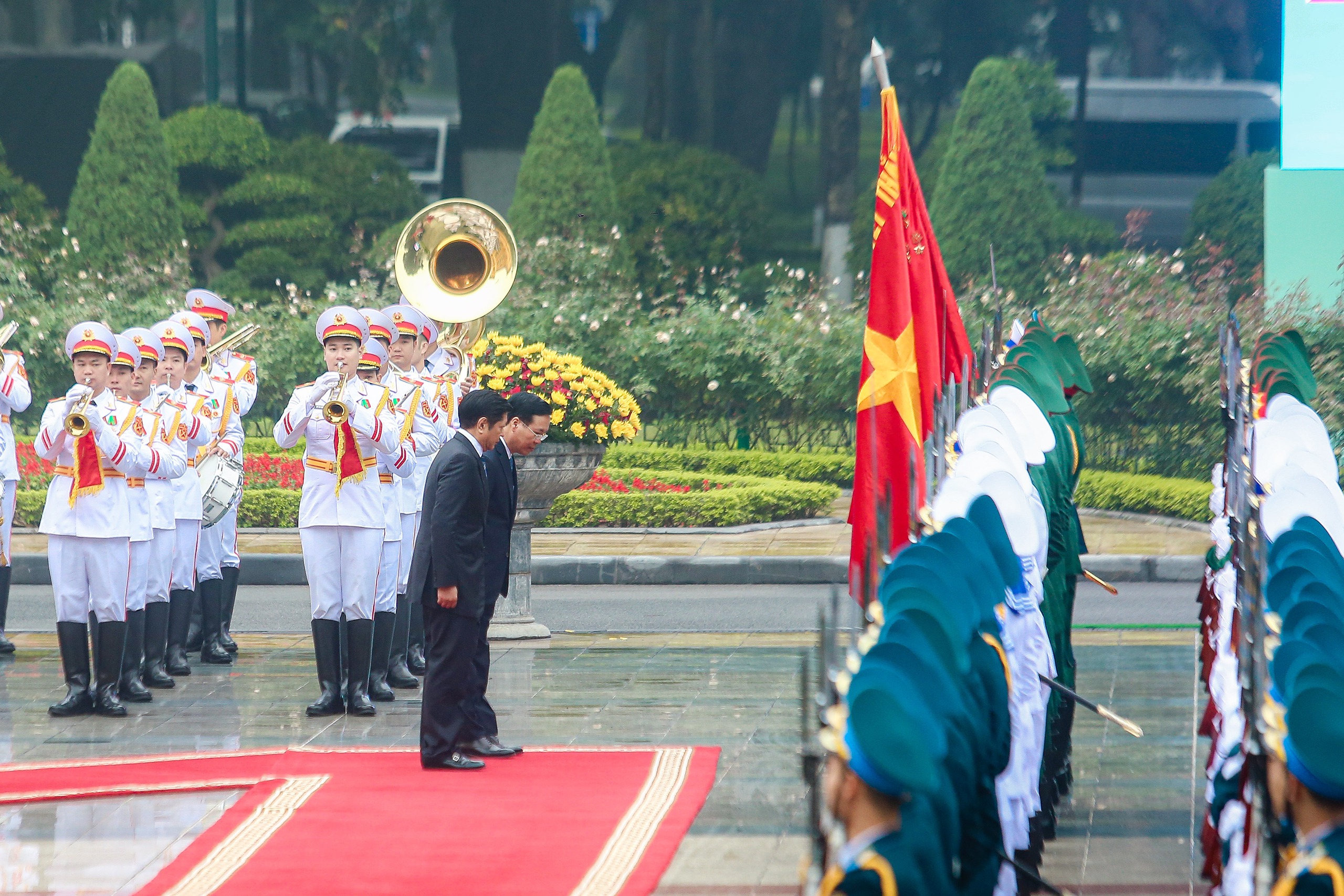 Chủ tịch nước V&otilde; Văn Thưởng v&agrave; Phu nh&acirc;n đ&oacute;n Tổng thống Philippines v&agrave; Phu nh&acirc;n- Ảnh 9.